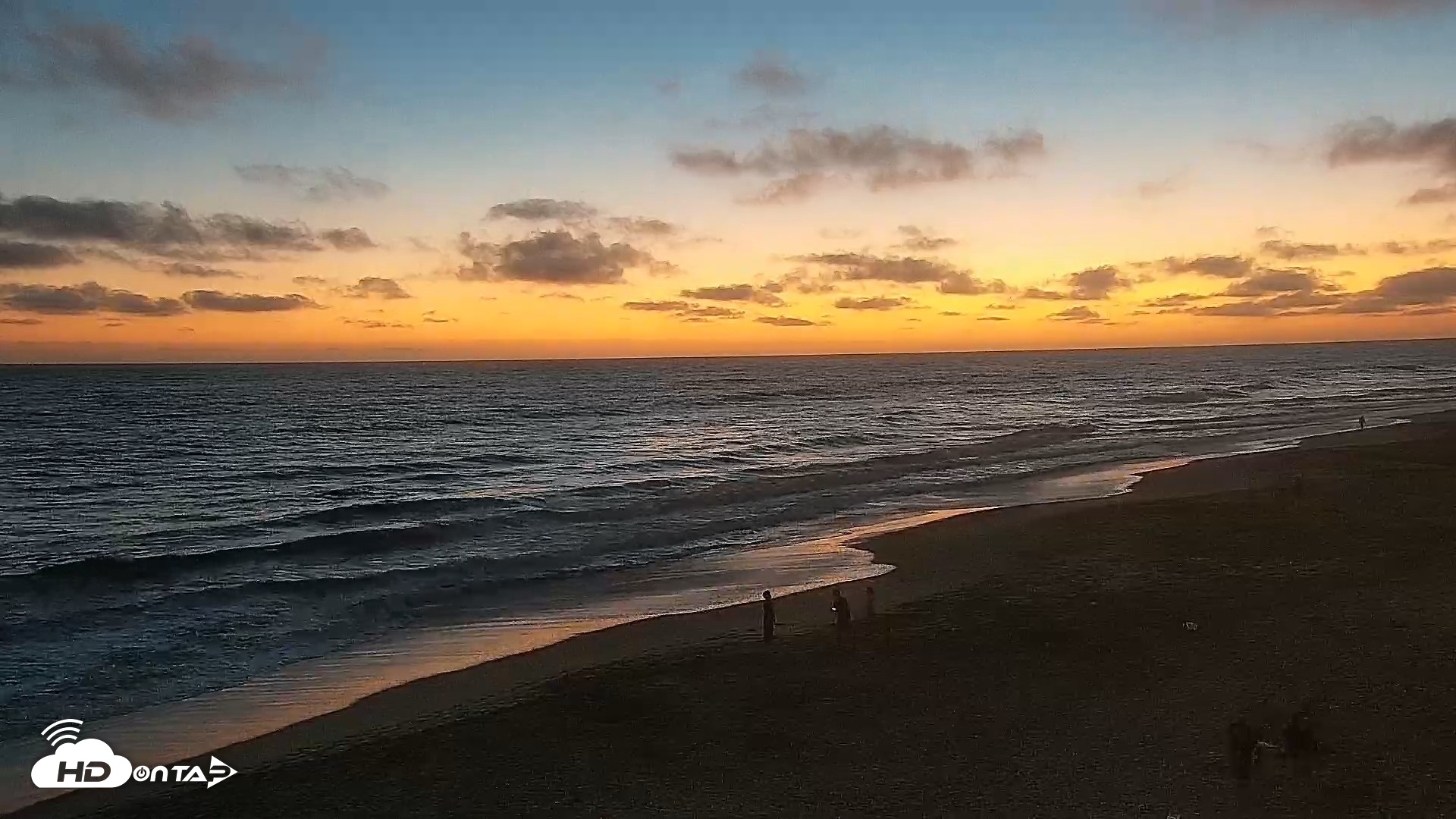 Snapshot of Carlsbad Beach Surf Live Webcam taken Jul 6, 2026, 8:36pm PDT