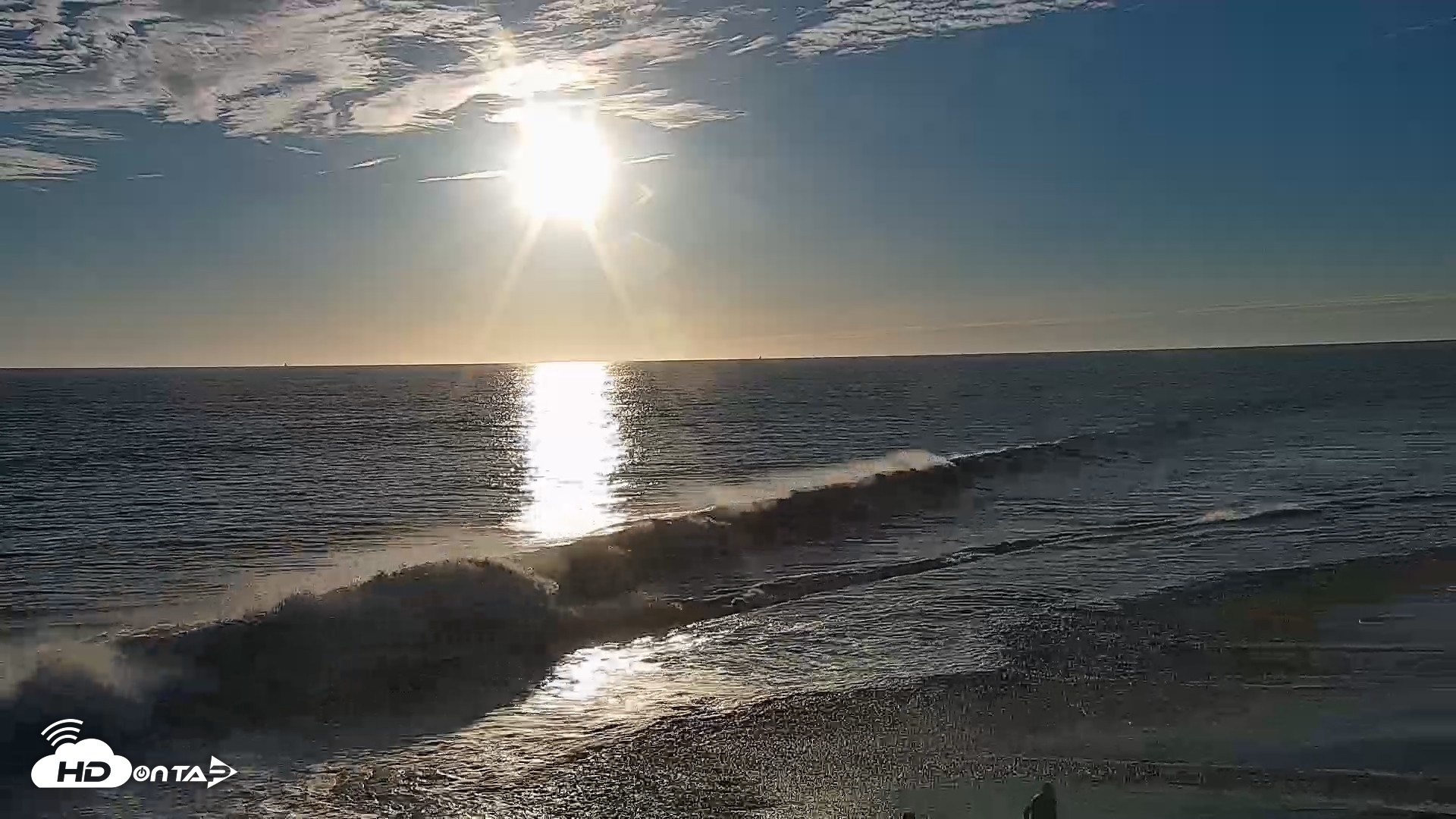 Snapshot of Carlsbad Beach Surf Live Webcam taken Sep 5, 2026, 6:33pm PDT
