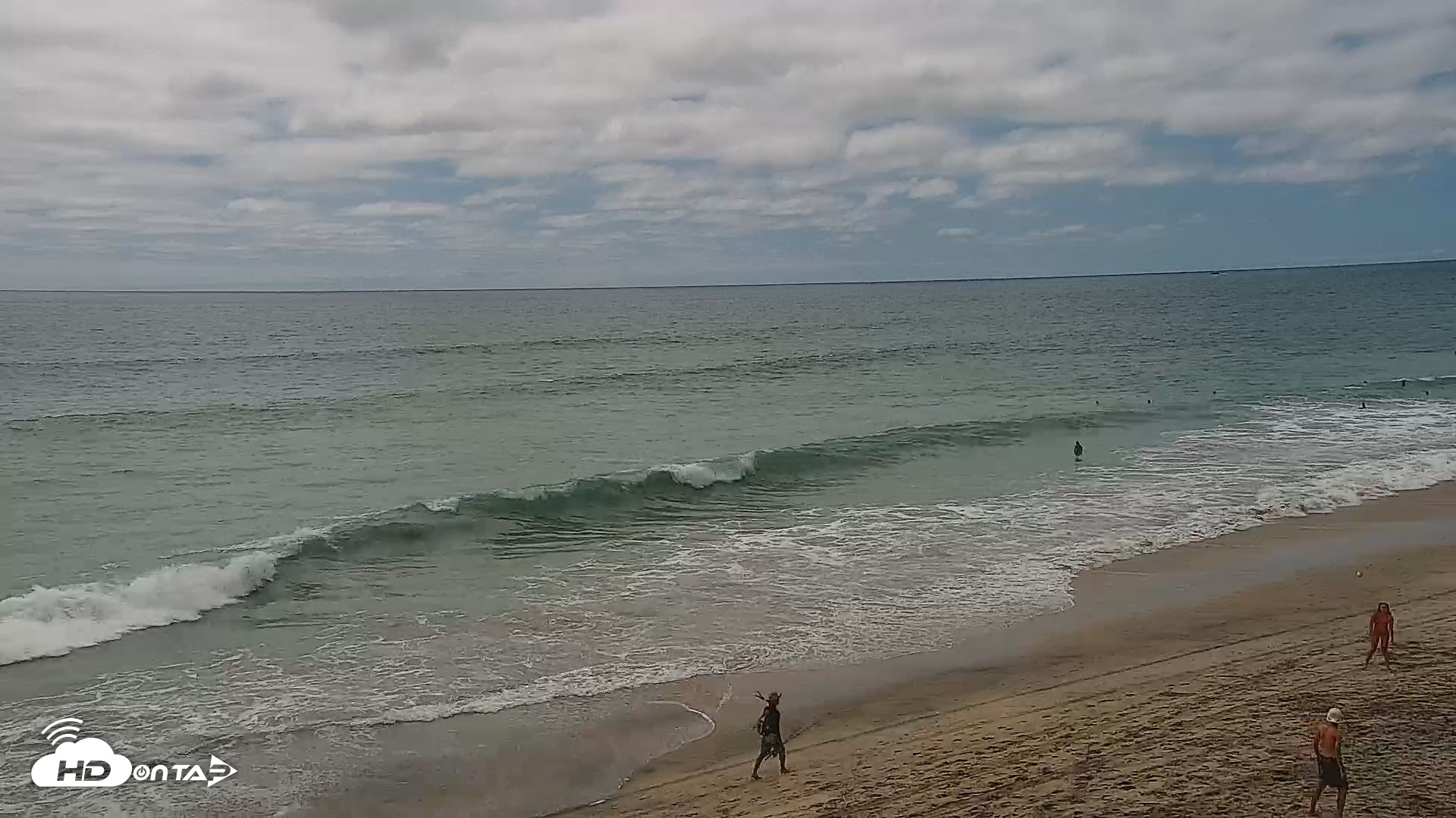 Snapshot of Carlsbad Beach Surf Live Webcam taken Aug 14, 2026, 2:47pm PDT