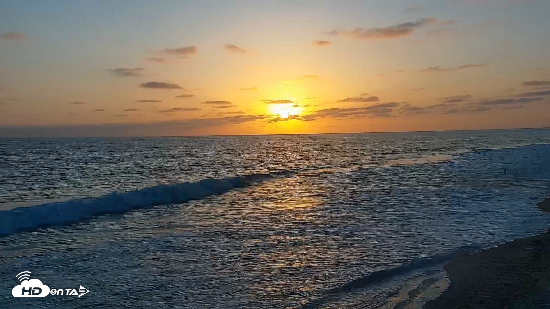 Snapshot of Carlsbad Beach Surf Live Webcam taken May 14, 2026, 7:30pm PDT