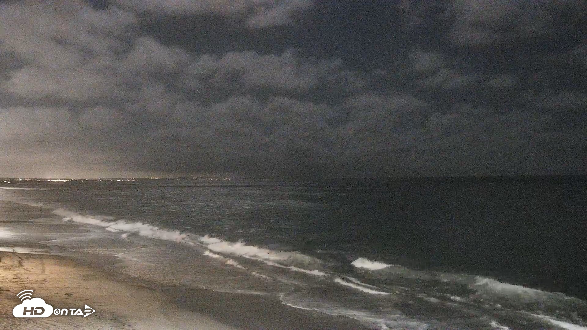 Snapshot of Carlsbad Beach Surf Live Webcam taken Sep 22, 2026, 9:25pm PDT