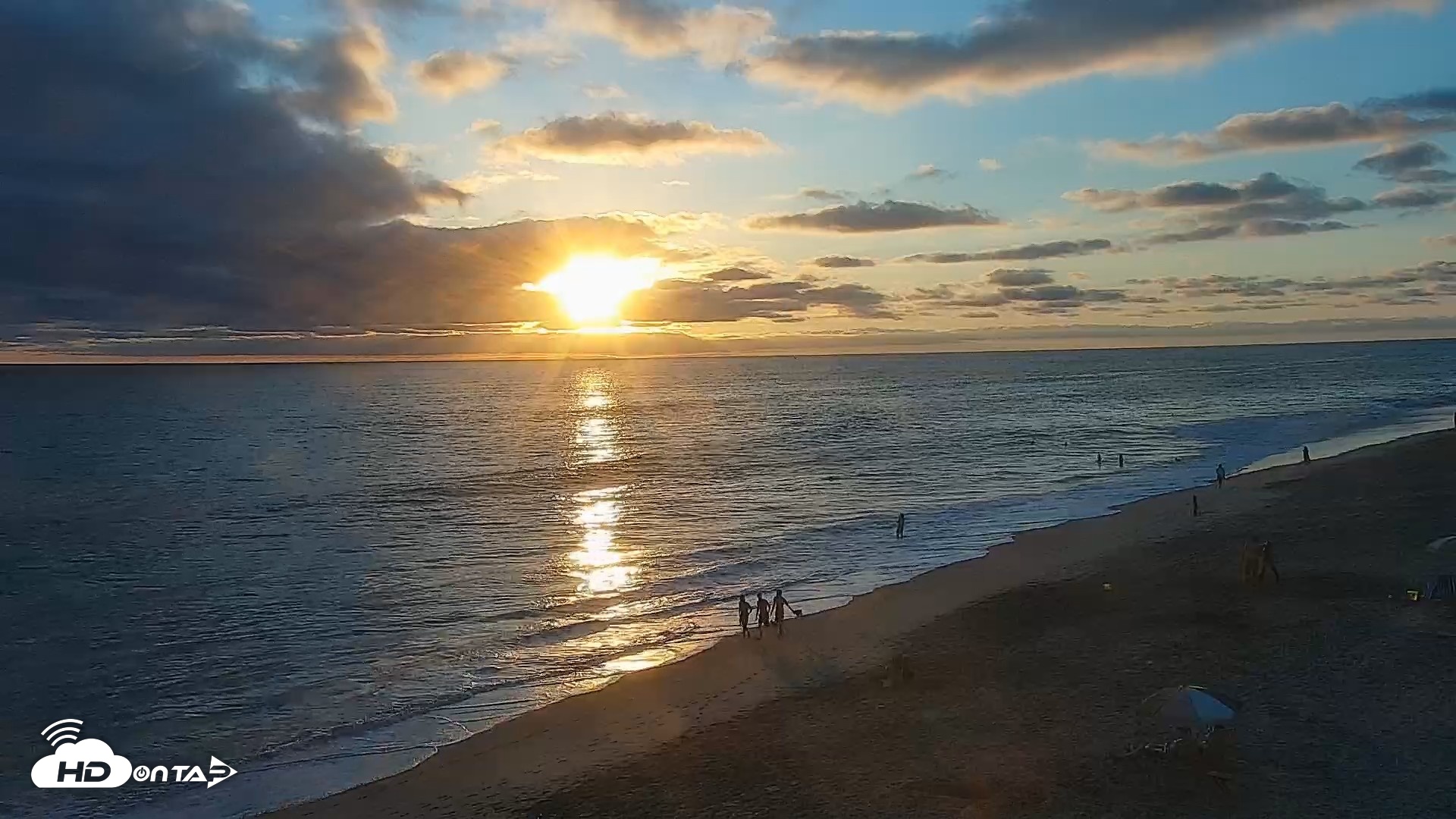 Snapshot of Carlsbad Beach Surf Live Webcam taken Aug 14, 2026, 7:20pm PDT