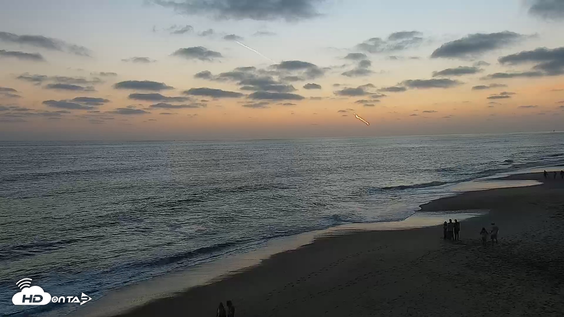 Snapshot of Carlsbad Beach Surf Live Webcam taken Jul 10, 2026, 8:05pm PDT