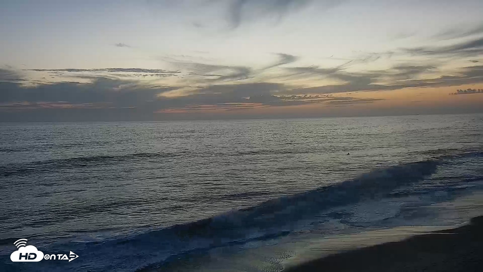 Snapshot of Carlsbad Beach Surf Live Webcam taken Aug 26, 2026, 7:41pm PDT