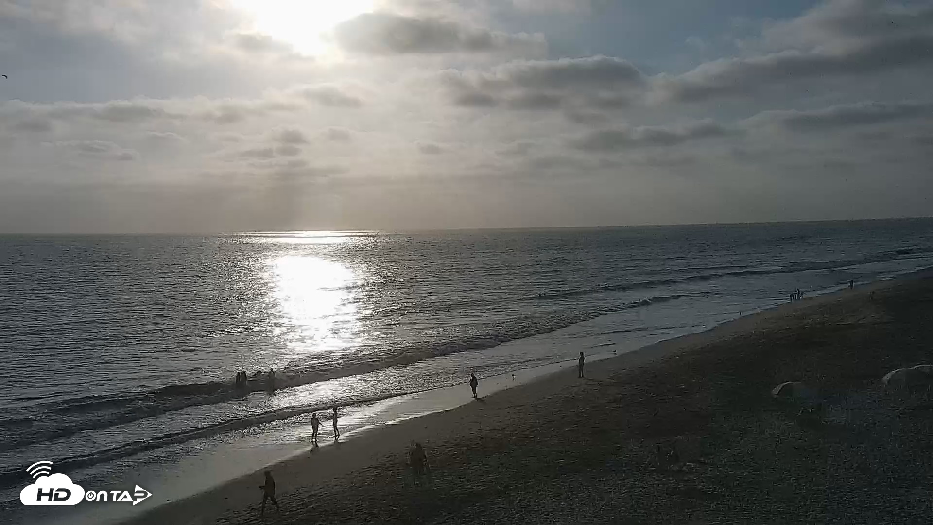 Snapshot of Carlsbad Beach Surf Live Webcam taken Aug 4, 2026, 6:34pm PDT