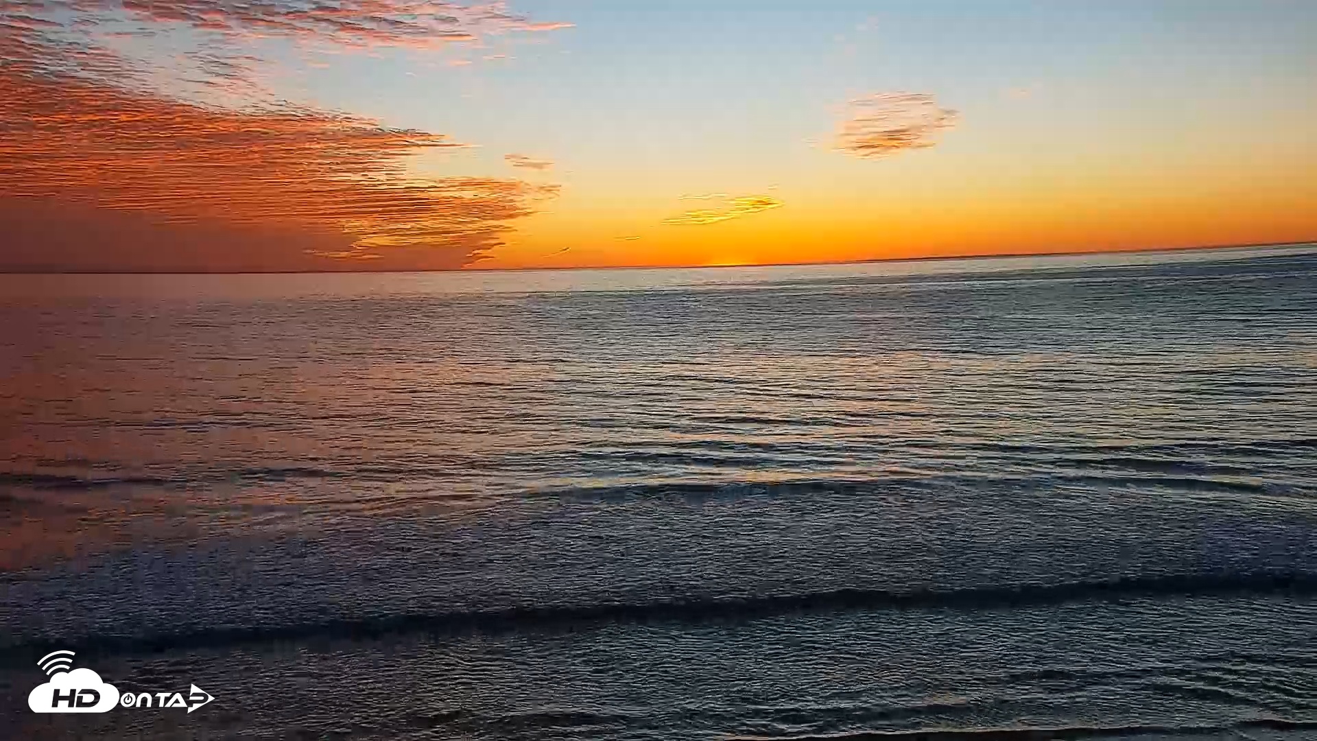 Snapshot of Carlsbad Beach Surf Live Webcam taken Dec 29, 2025, 4:58pm PST