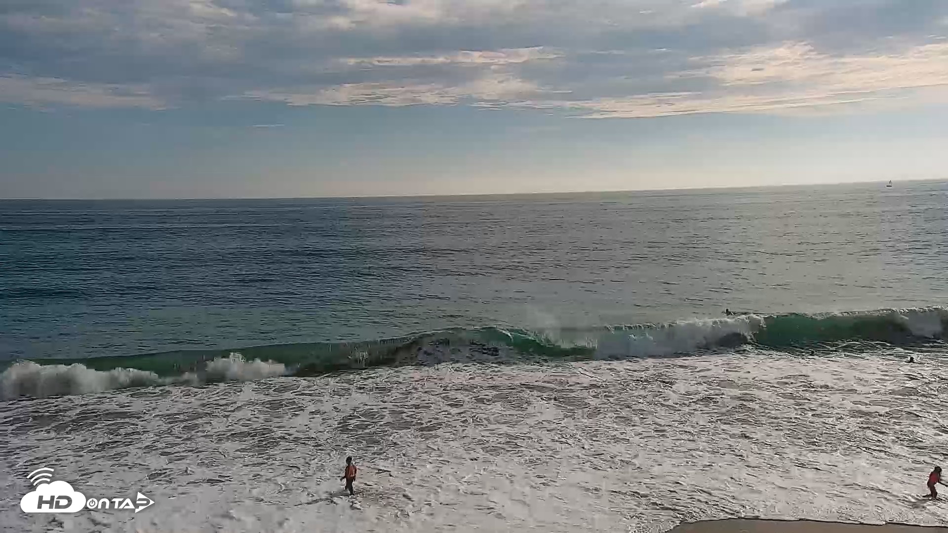 Snapshot of Carlsbad Beach Surf Live Webcam taken Jul 20, 2026, 5:44pm PDT