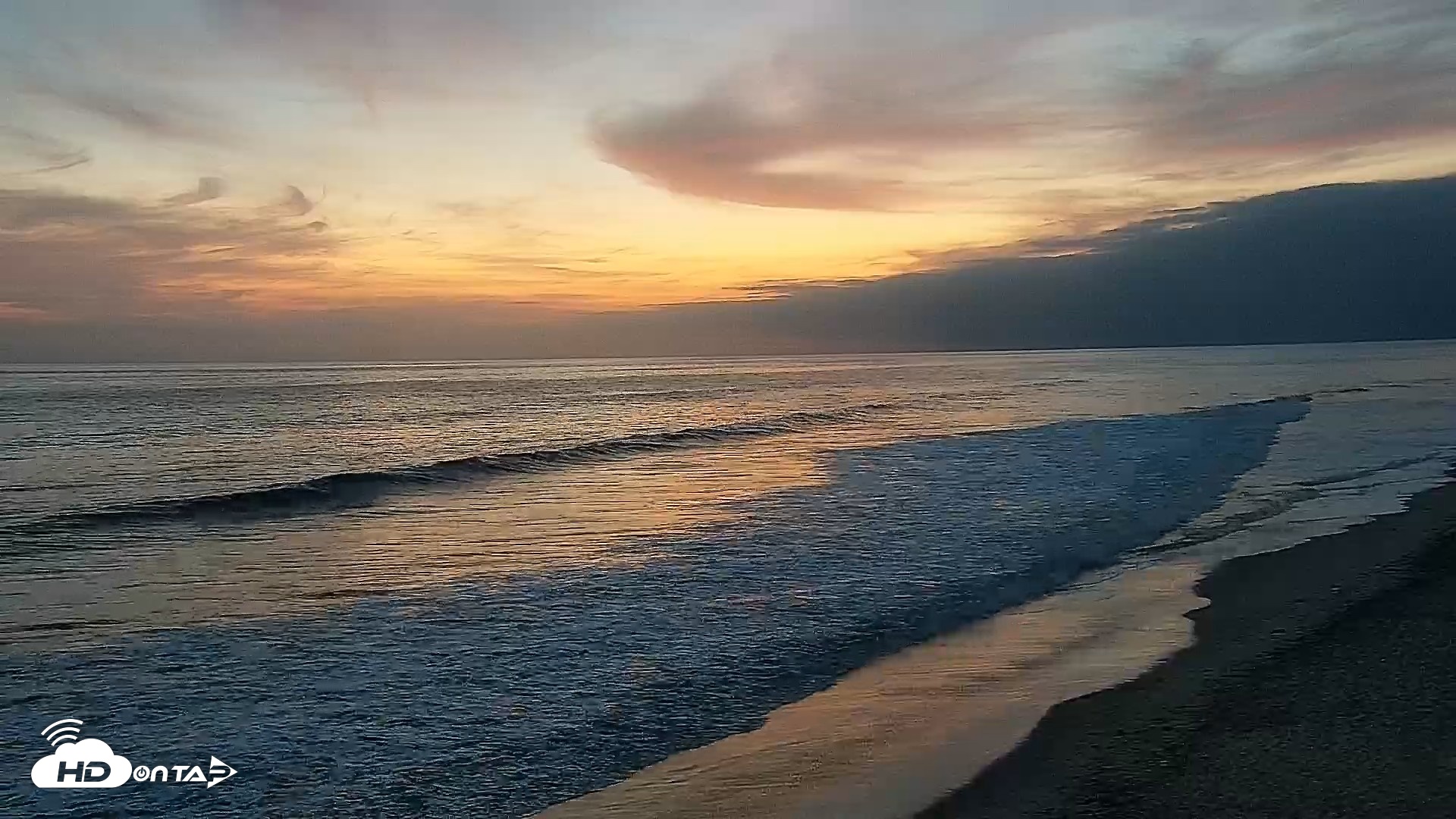 Snapshot of Carlsbad Beach Surf Live Webcam taken May 12, 2026, 8:06pm PDT