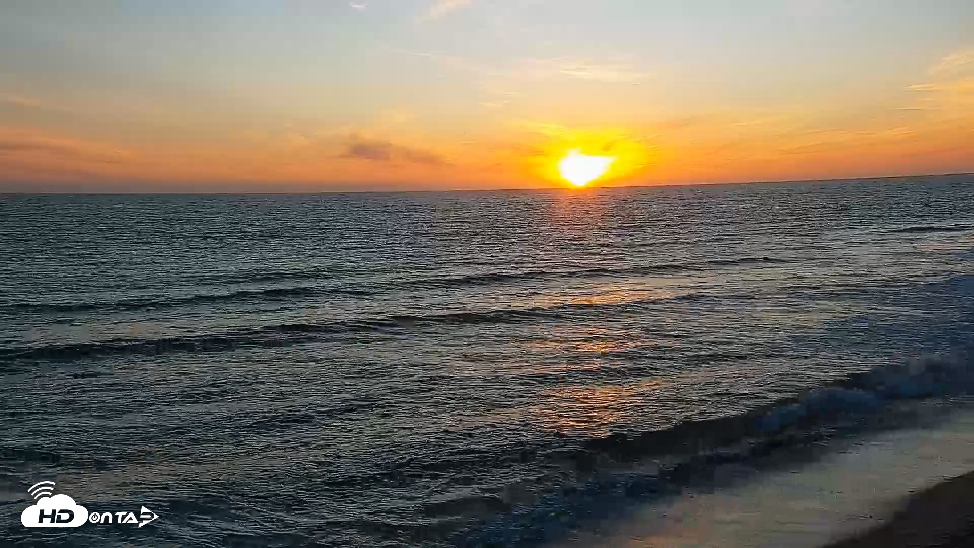 Snapshot of Carlsbad Beach Surf Live Webcam taken Apr 15, 2026, 7:17pm PDT