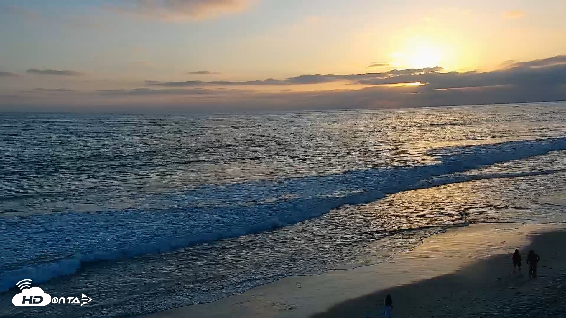 Snapshot of Carlsbad Beach Surf Live Webcam taken May 10, 2026, 7:24pm PDT
