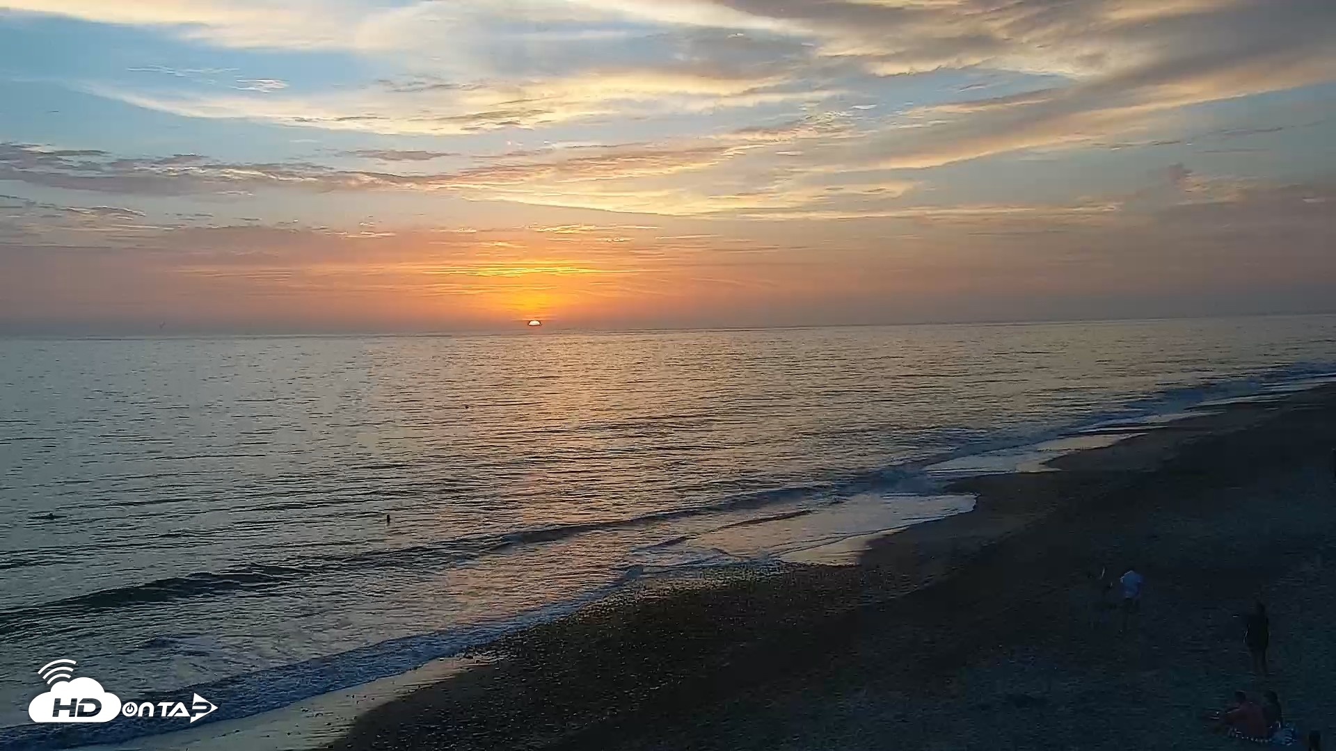 Snapshot of Carlsbad Beach Surf Live Webcam taken Aug 20, 2026, 7:28pm PDT