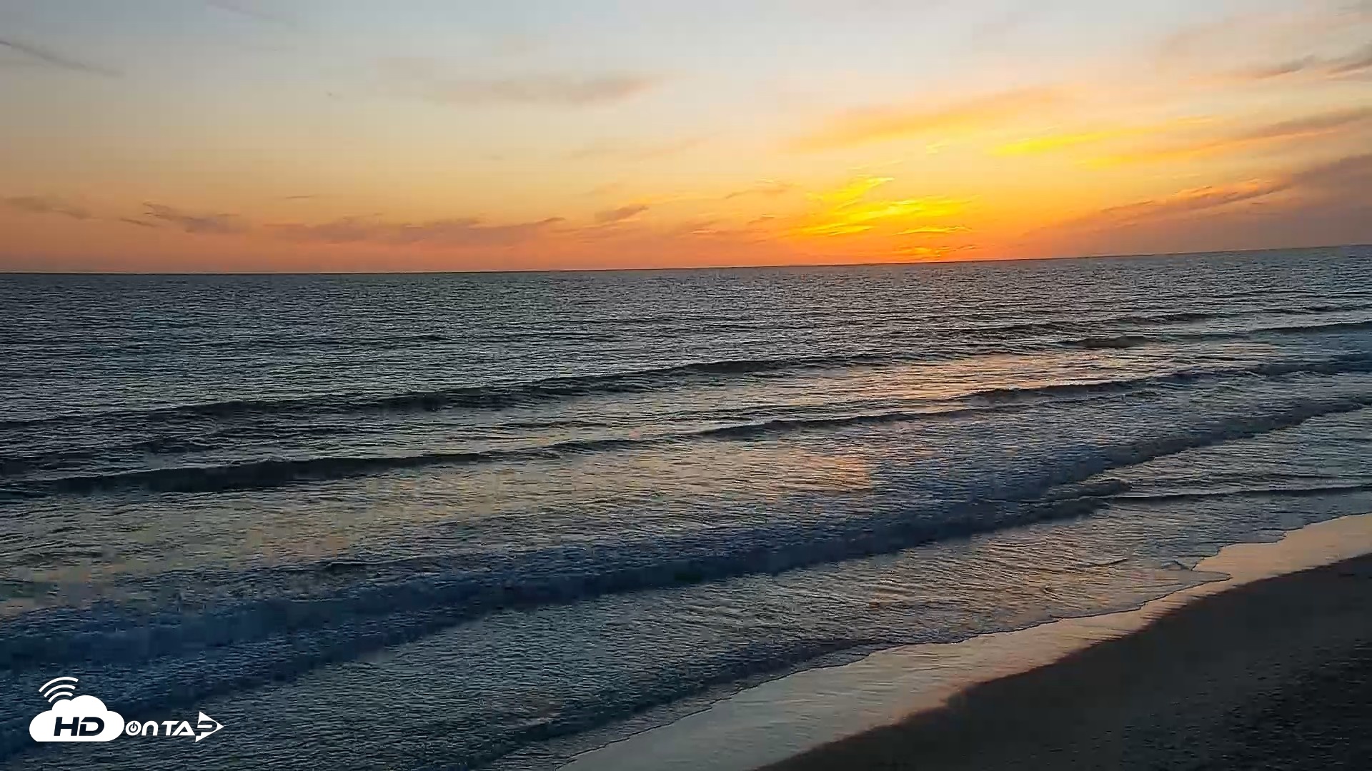Snapshot of Carlsbad Beach Surf Live Webcam taken Apr 23, 2026, 7:33pm PDT