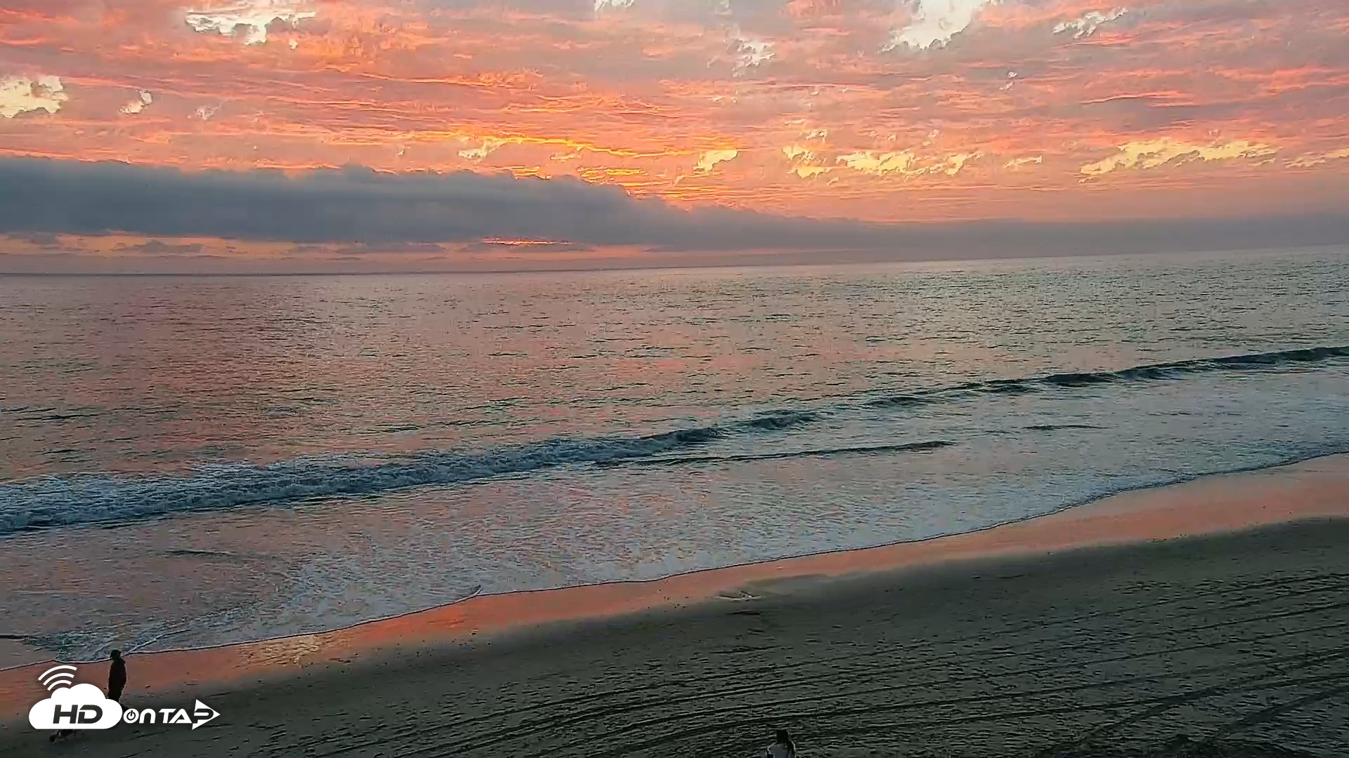 Snapshot of Carlsbad Beach Surf Live Webcam taken Oct 21, 2025, 6:13pm PDT