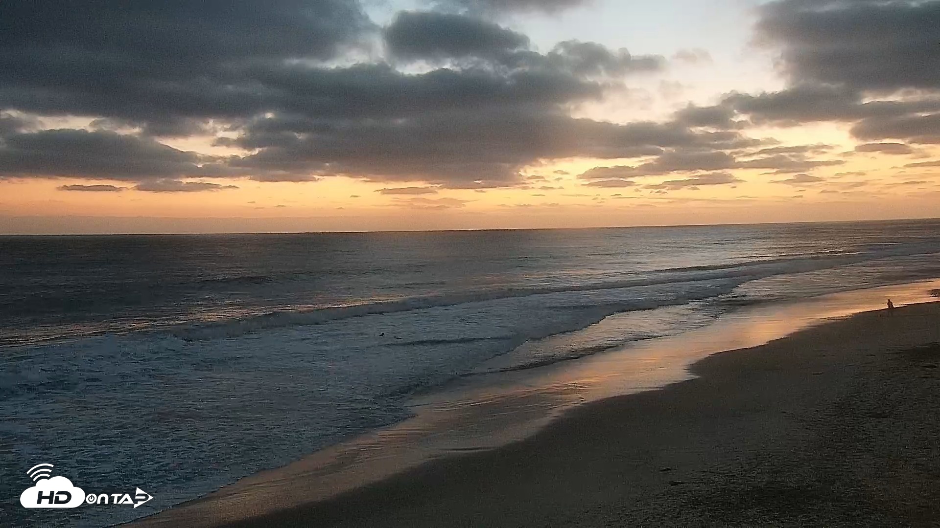 Snapshot of Carlsbad Beach Surf Live Webcam taken Jun 8, 2026, 8:31pm PDT