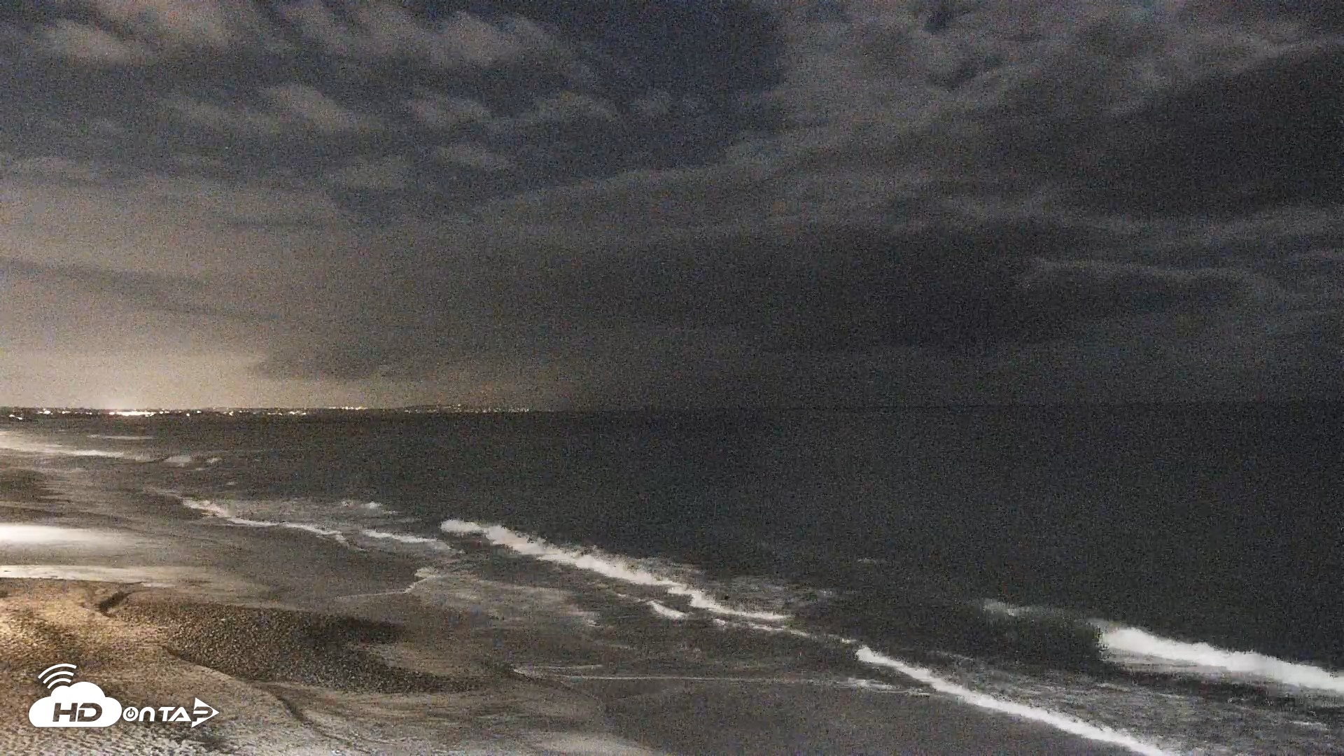 Snapshot of Carlsbad Beach Surf Live Webcam taken Sep 21, 2026, 11:09pm PDT