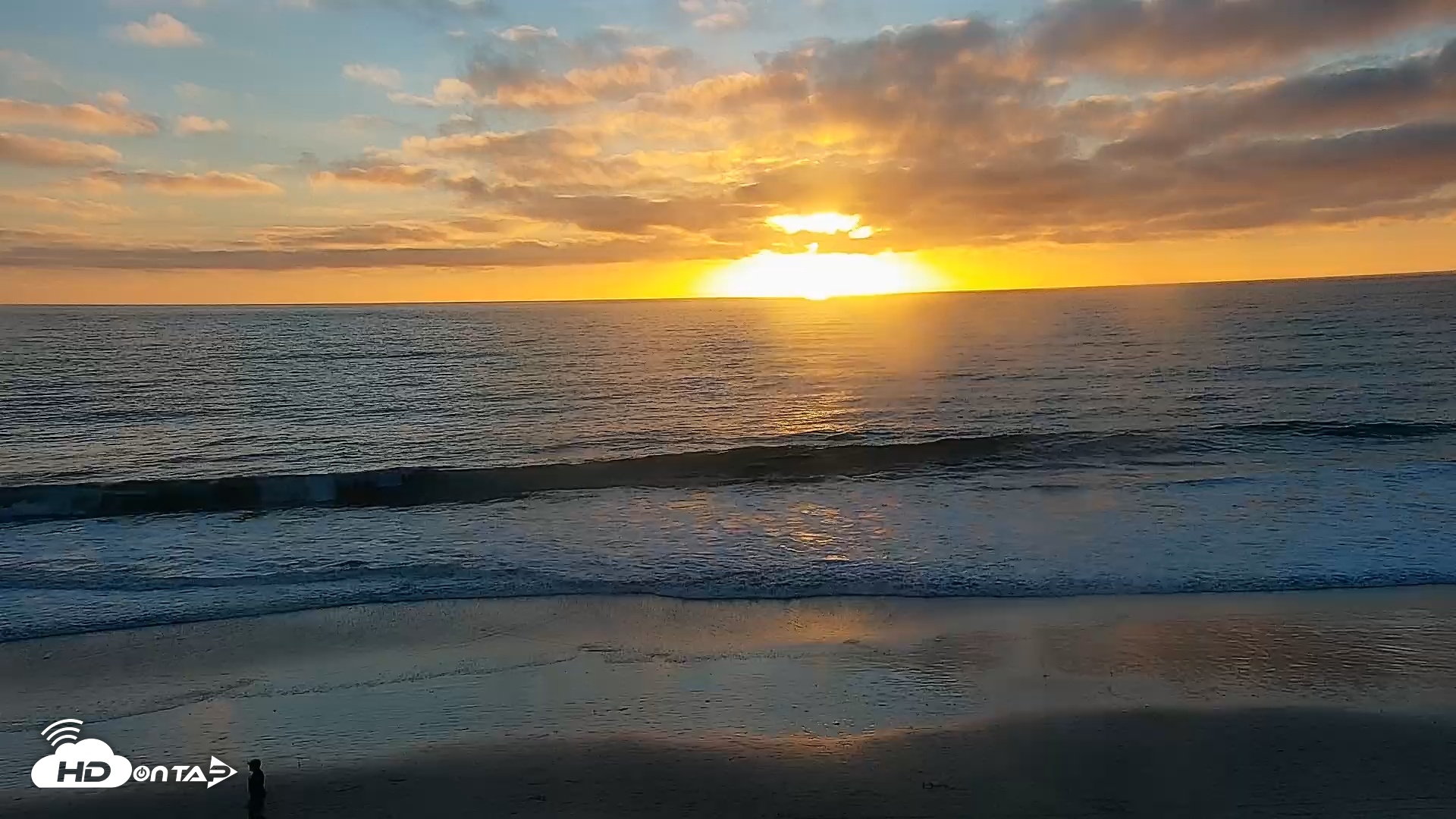 Snapshot of Carlsbad Beach Surf Live Webcam taken Nov 23, 2025, 4:31pm PST