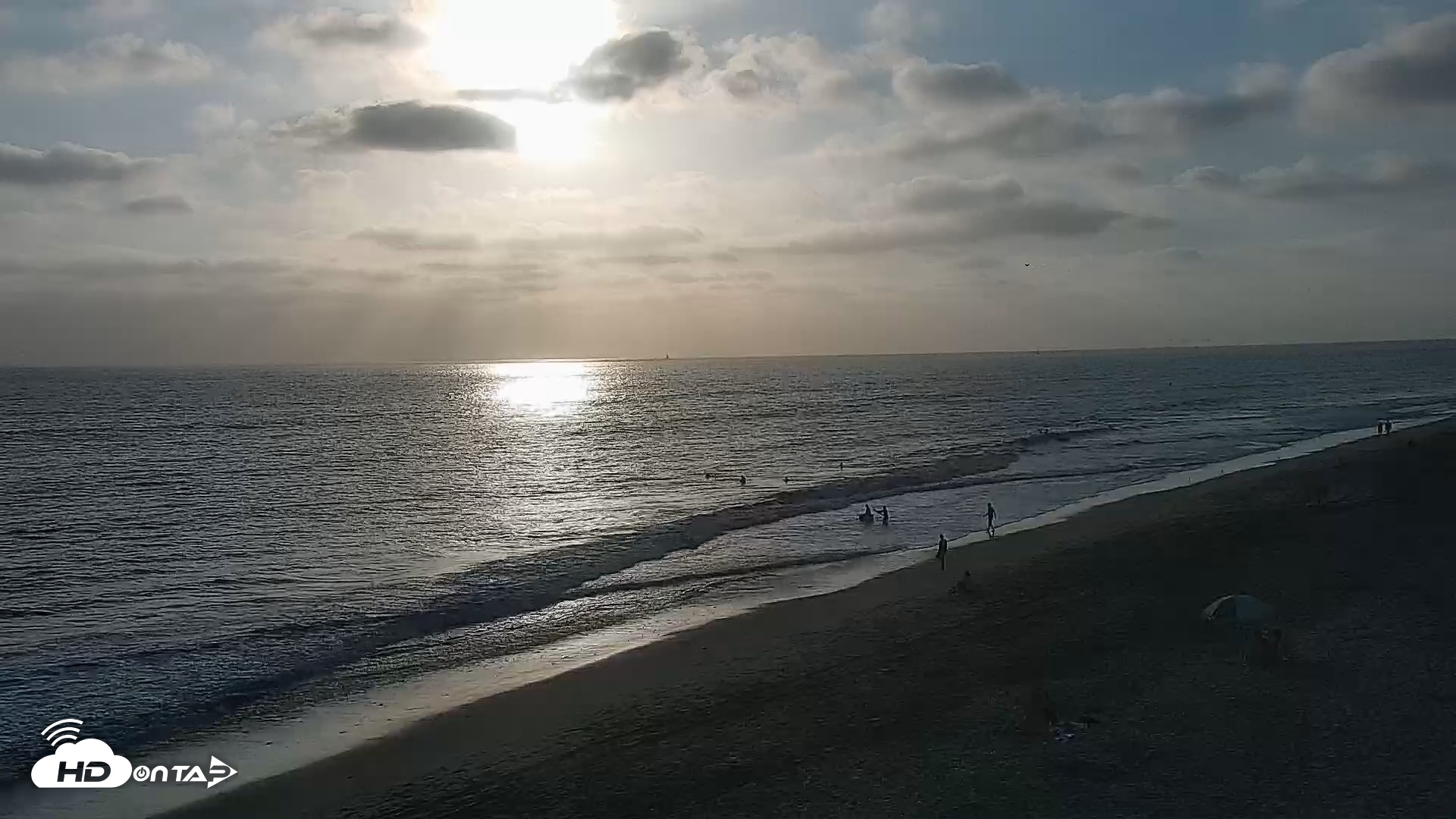 Snapshot of Carlsbad Beach Surf Live Webcam taken Aug 4, 2026, 6:51pm PDT