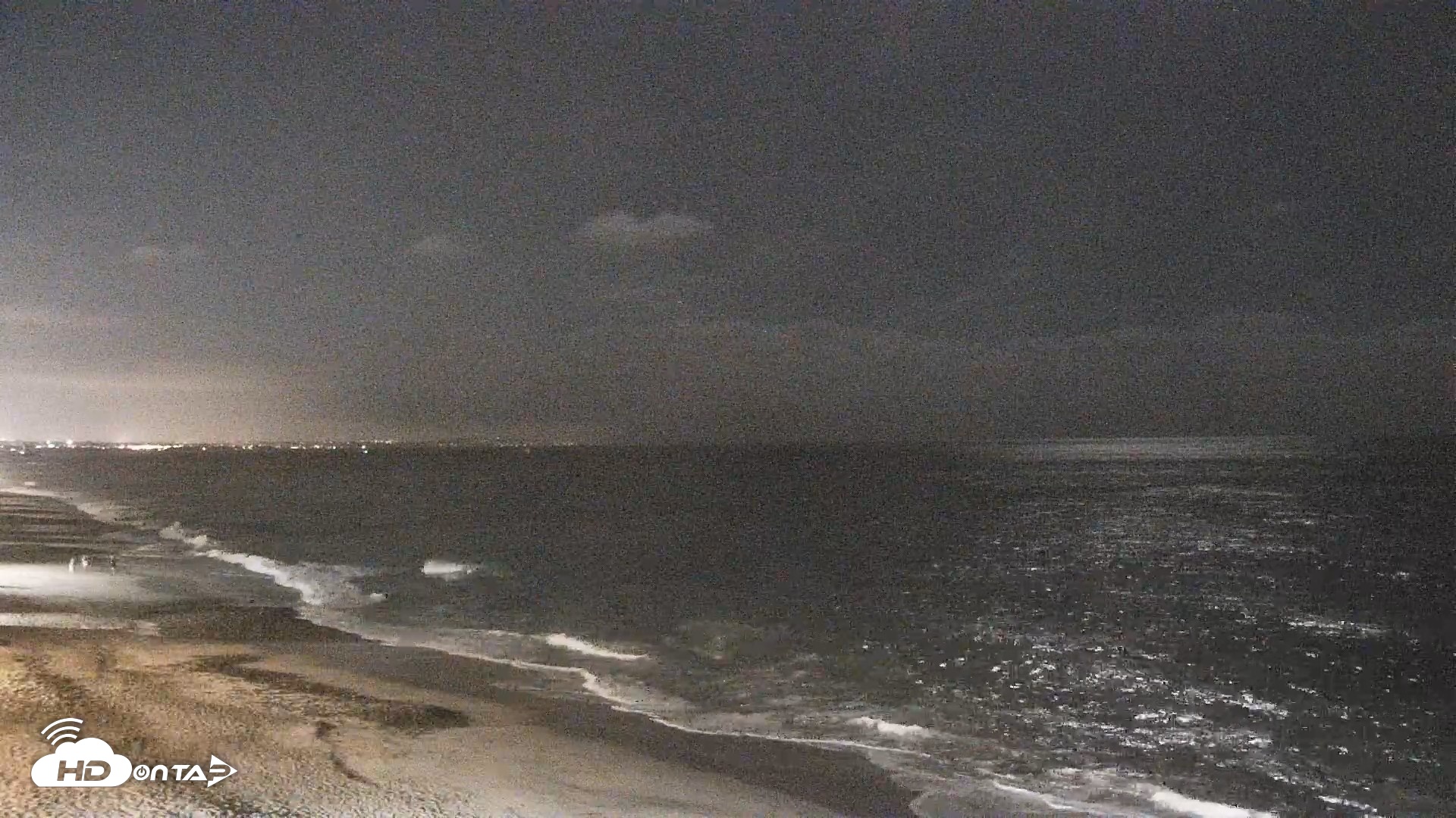 Snapshot of Carlsbad Beach Surf Live Webcam taken Sep 19, 2026, 8:08pm PDT
