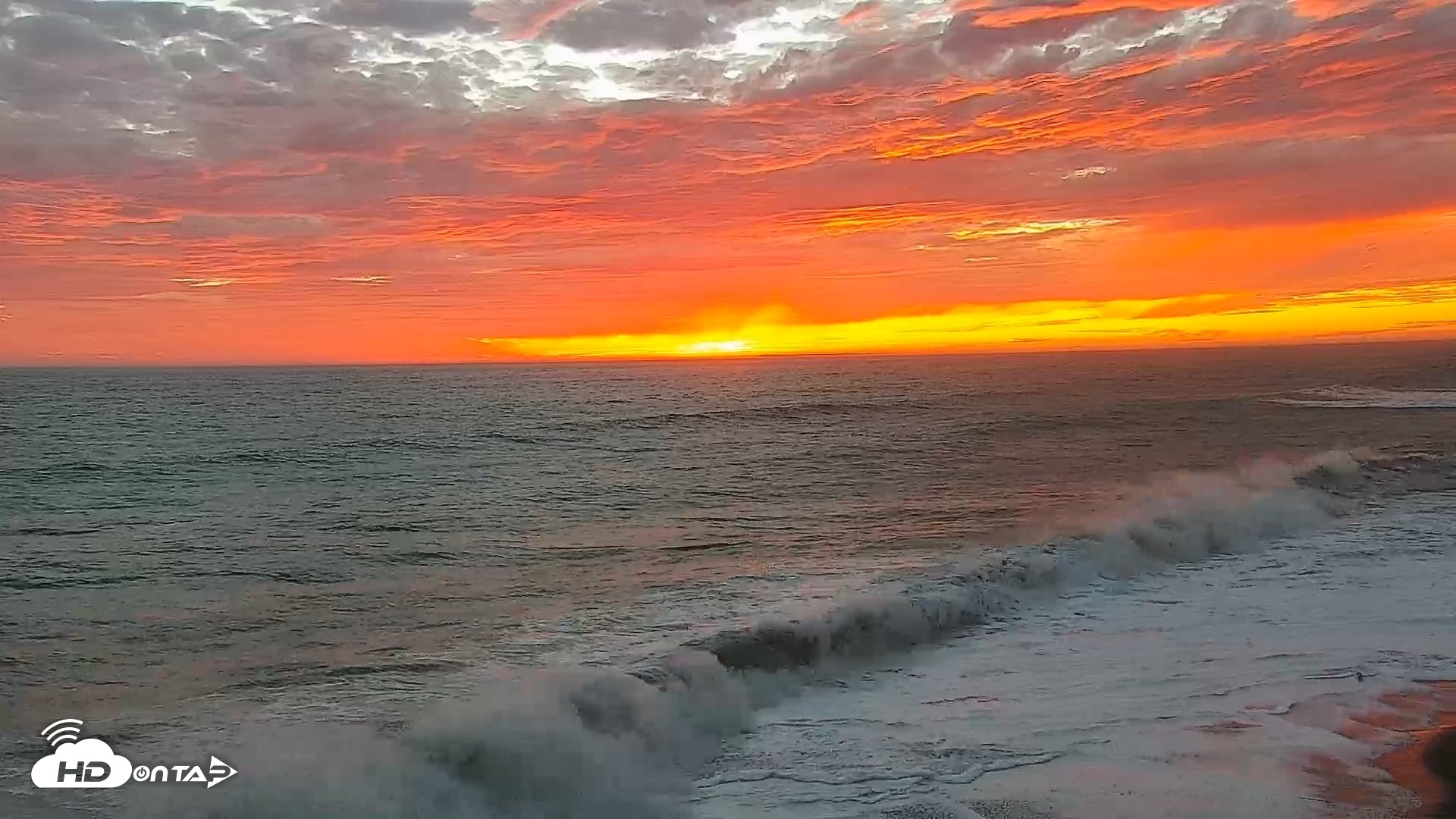Snapshot of Carlsbad Beach Surf Live Webcam taken Sep 7, 2026, 7:15pm PDT