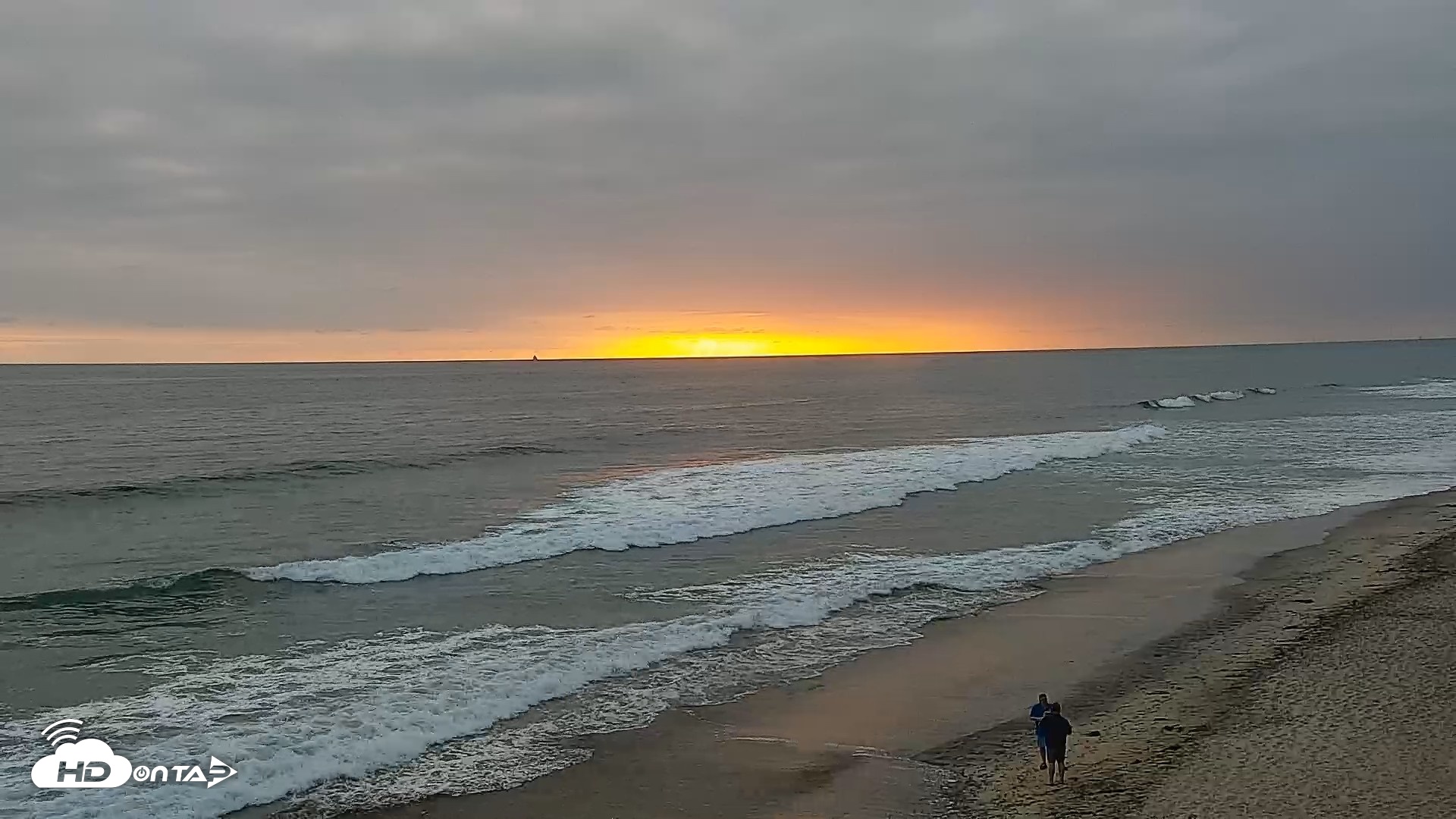 Snapshot of Carlsbad Beach Surf Live Webcam taken May 12, 2026, 7:24pm PDT