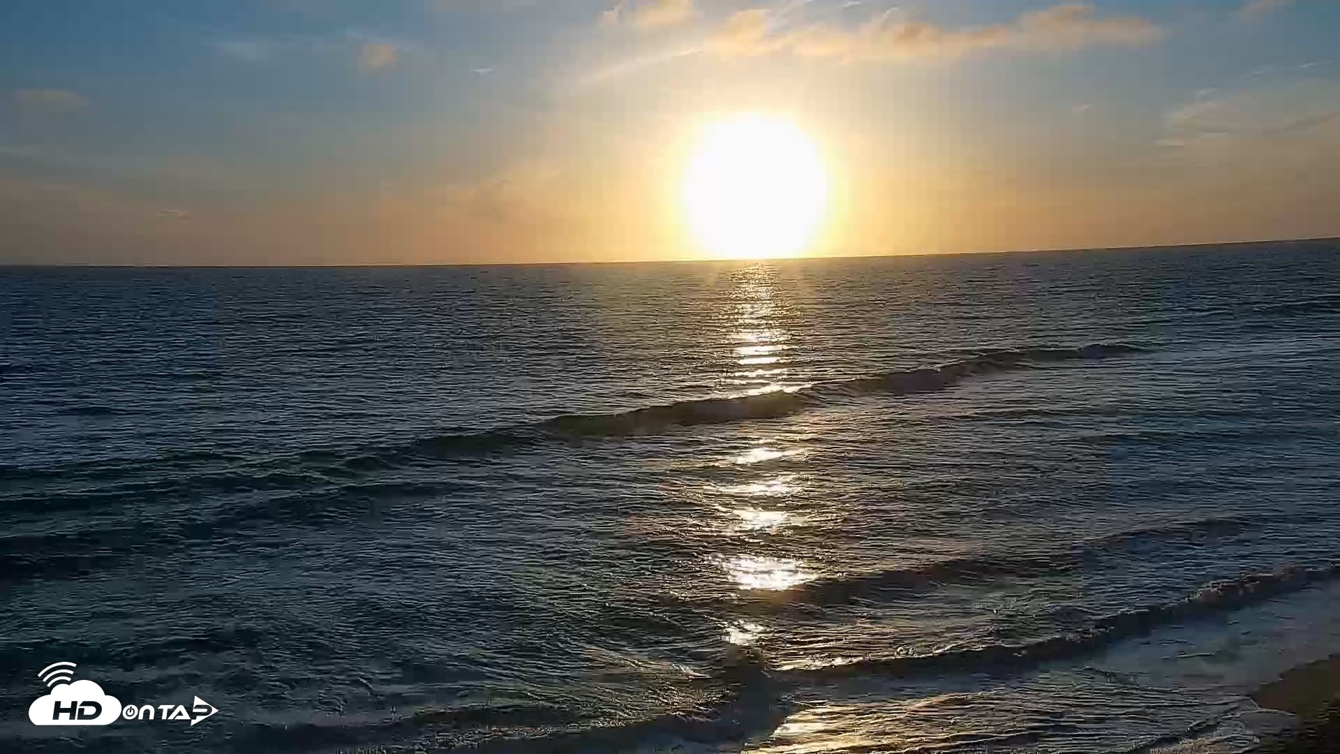 Snapshot of Carlsbad Beach Surf Live Webcam taken Apr 15, 2026, 7:04pm PDT