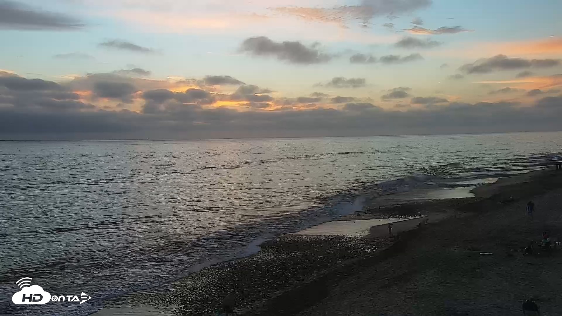 Snapshot of Carlsbad Beach Surf Live Webcam taken Aug 21, 2026, 7:31pm PDT