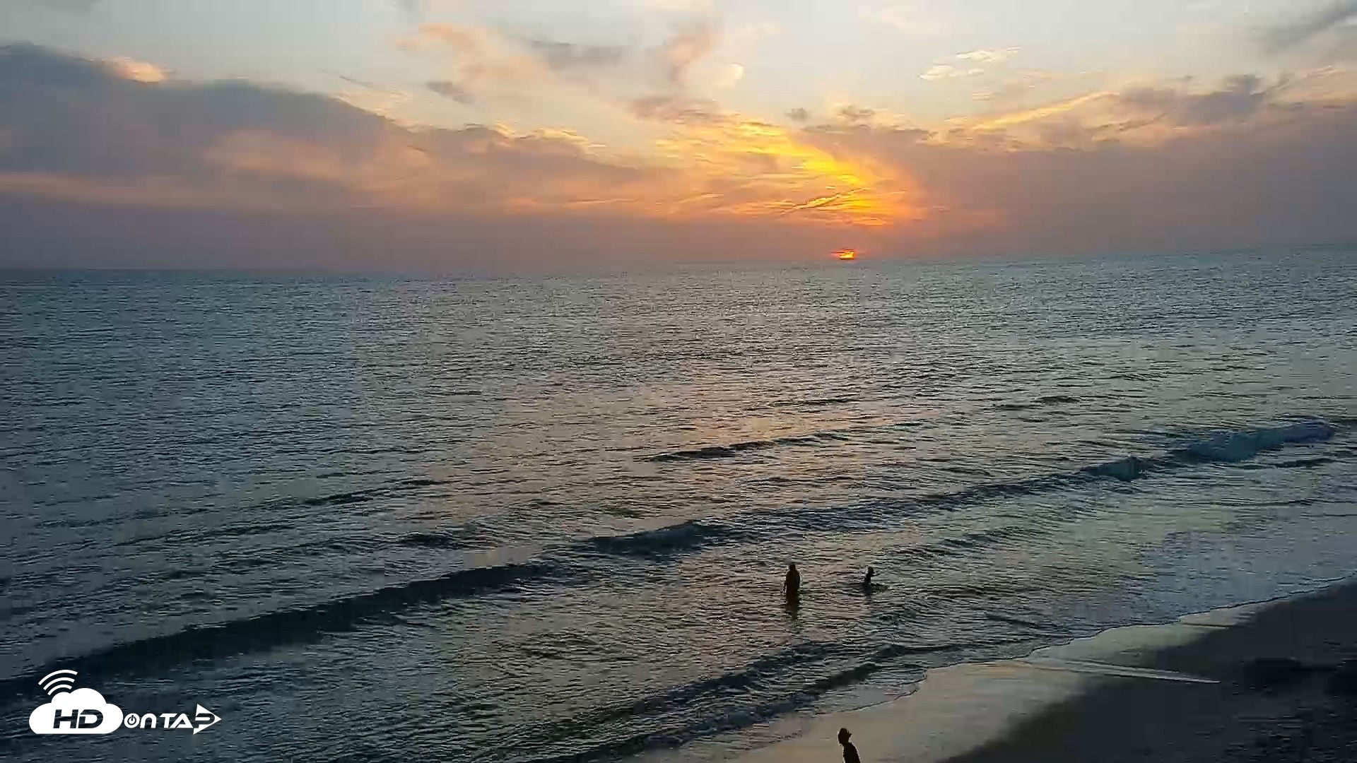 Snapshot of Carlsbad Beach Surf Live Webcam taken Apr 18, 2026, 7:21pm PDT