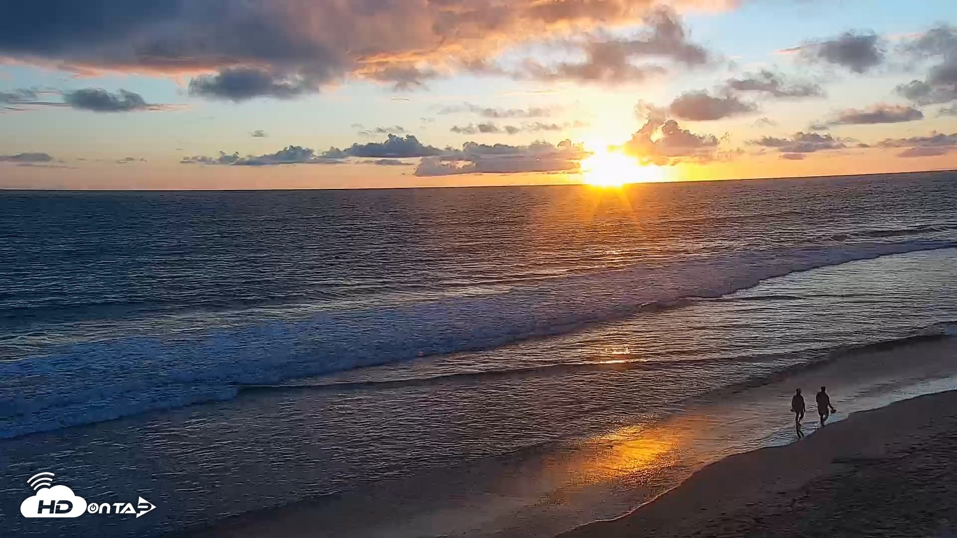 Snapshot of Carlsbad Beach Surf Live Webcam taken Apr 21, 2026, 7:20pm PDT