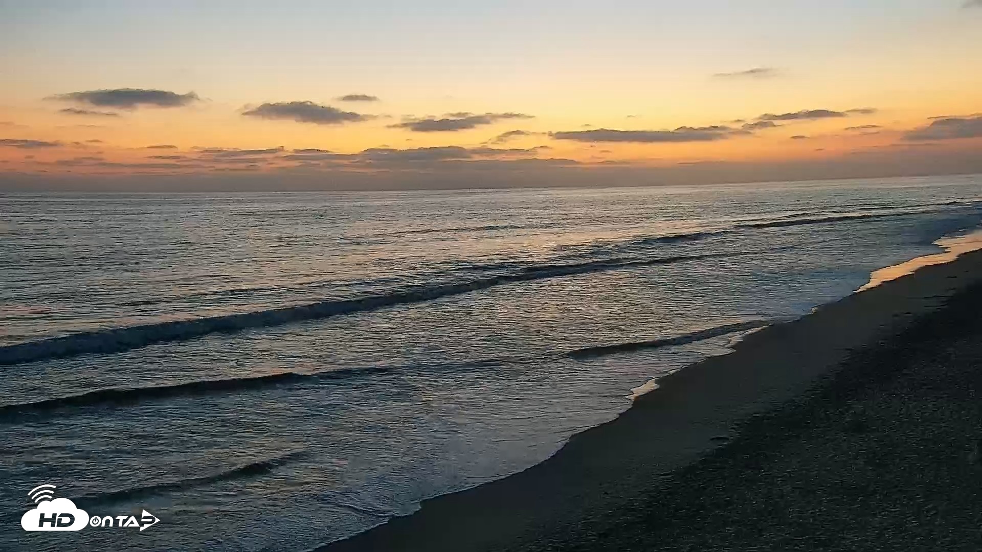 Snapshot of Carlsbad Beach Surf Live Webcam taken May 10, 2026, 8:05pm PDT