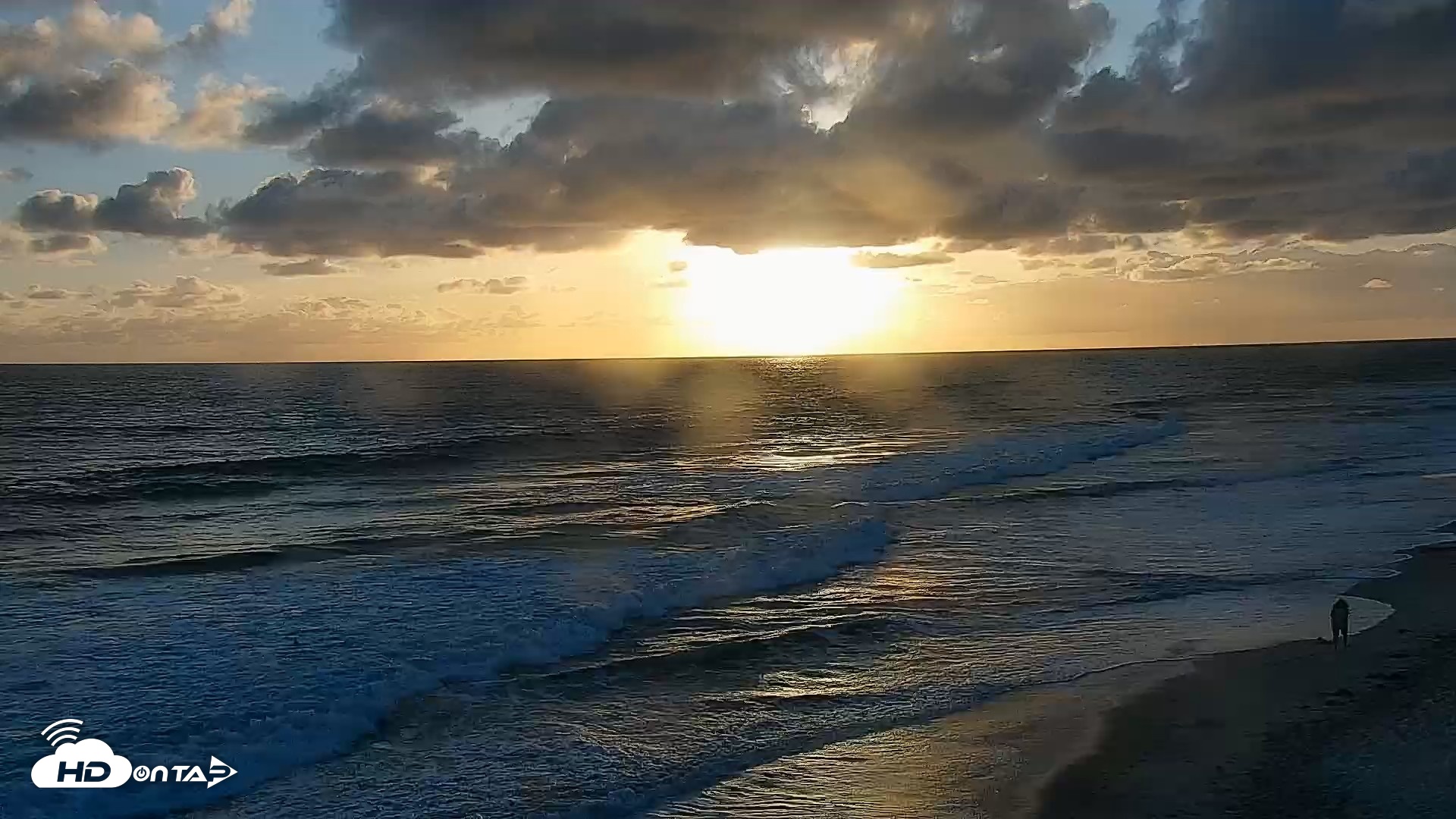 Snapshot of Carlsbad Beach Surf Live Webcam taken May 27, 2026, 7:26pm PDT