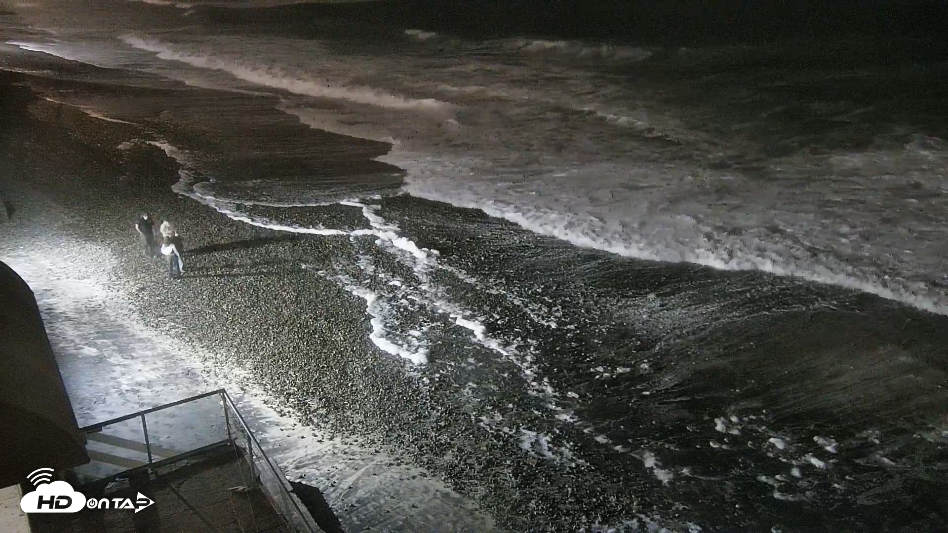 Snapshot of Carlsbad Beach Surf Live Webcam taken Oct 11, 2026, 7:50pm PDT