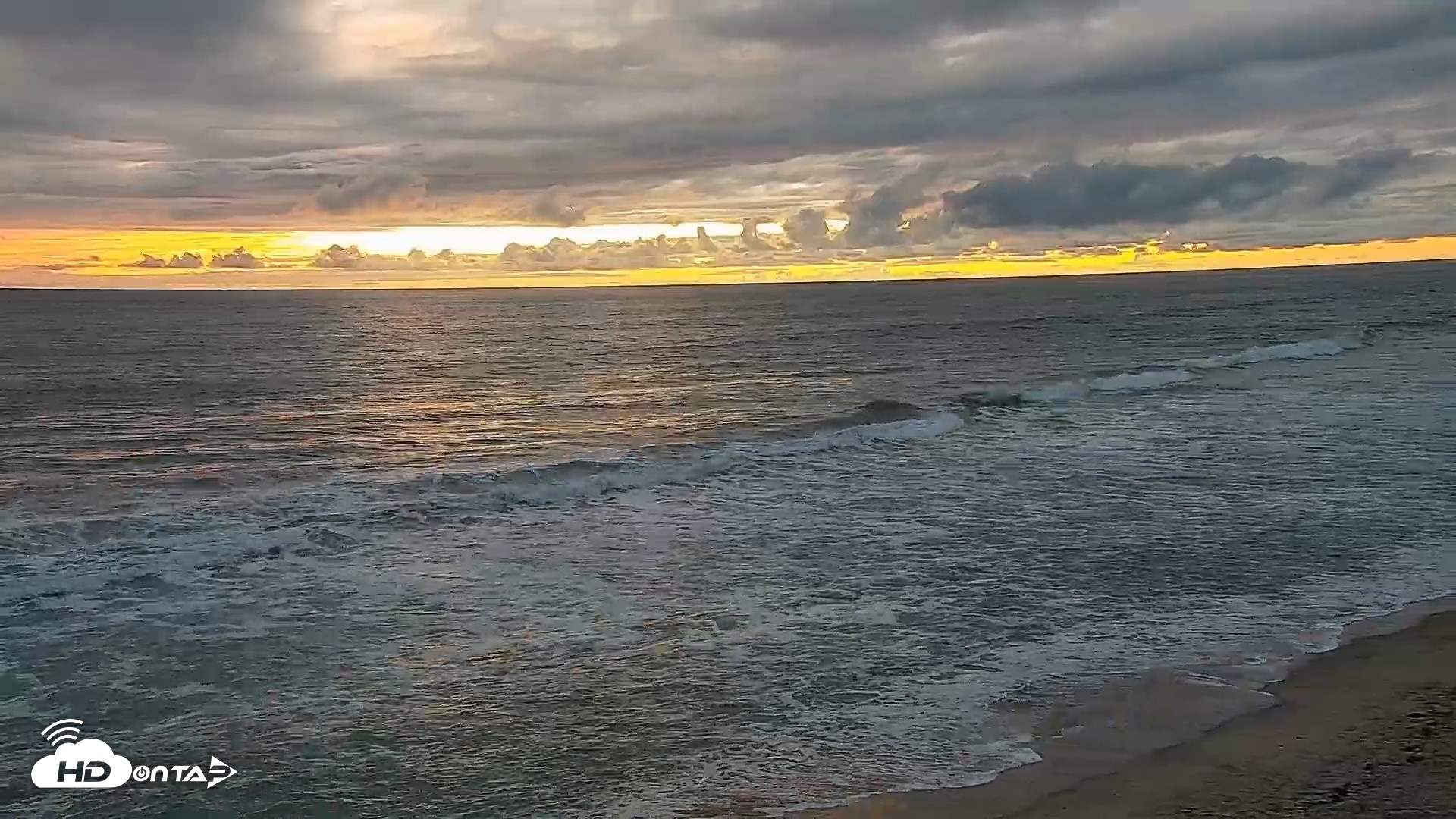 Snapshot of Carlsbad Beach Surf Live Webcam taken Apr 12, 2026, 7:28pm PDT