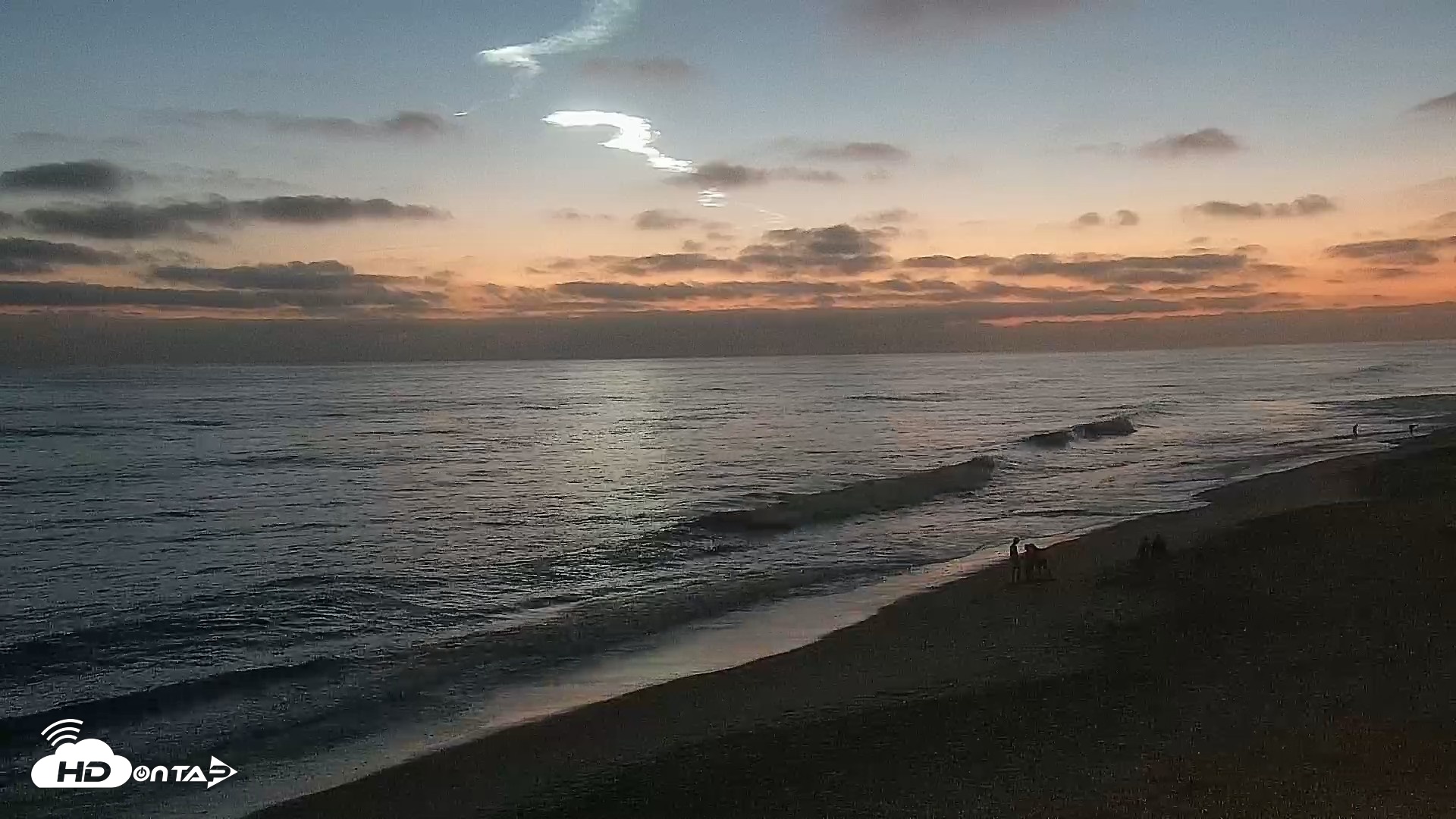 Snapshot of Carlsbad Beach Surf Live Webcam taken Jul 31, 2026, 8:26pm PDT