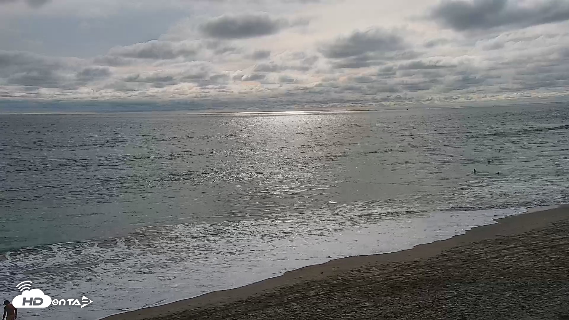 Snapshot of Carlsbad Beach Surf Live Webcam taken Aug 13, 2026, 5:35pm PDT
