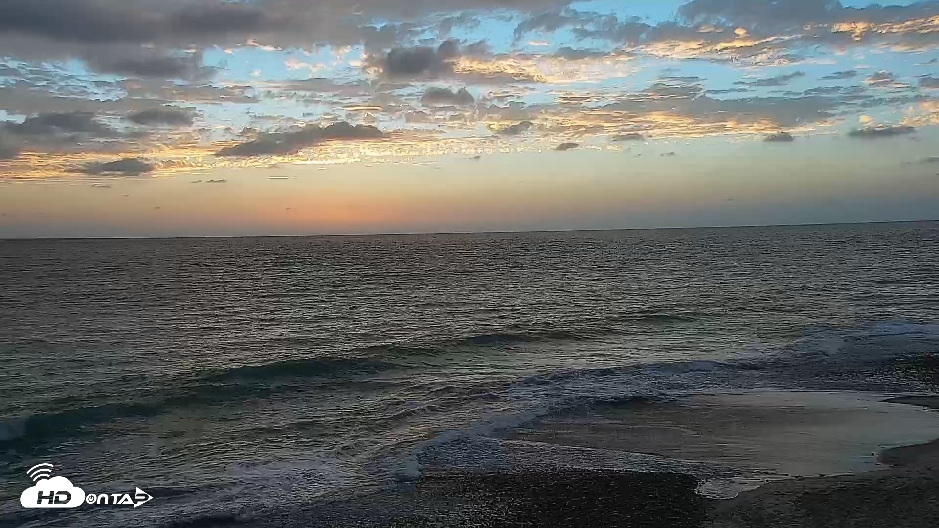 Snapshot of Carlsbad Beach Surf Live Webcam taken Sep 20, 2026, 6:49pm PDT