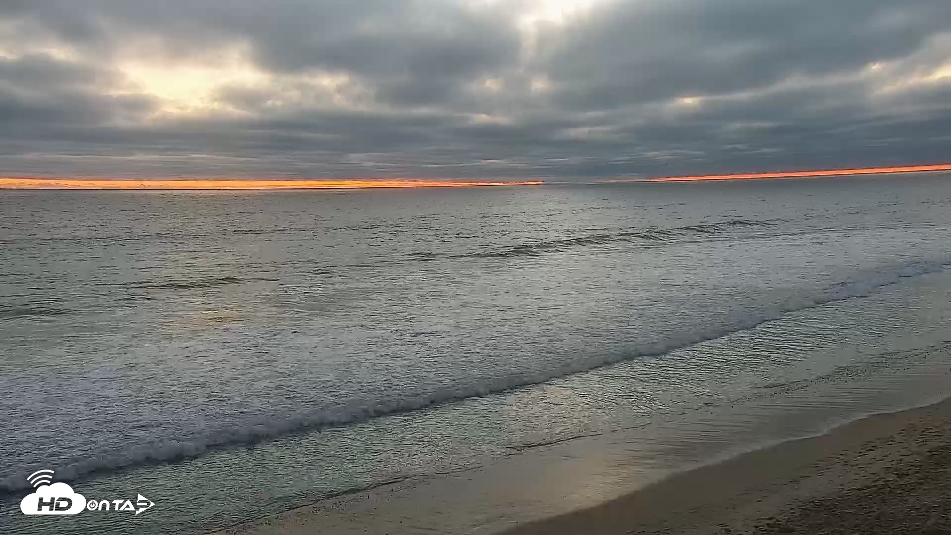 Snapshot of Carlsbad Beach Surf Live Webcam taken Apr 10, 2026, 7:15pm PDT