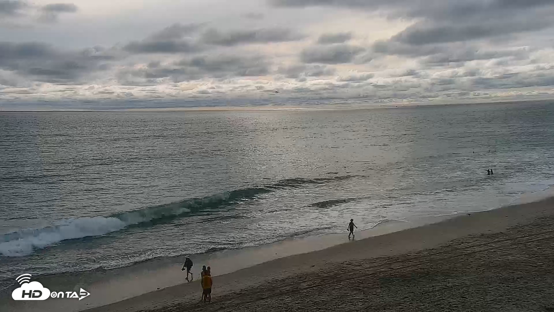 Snapshot of Carlsbad Beach Surf Live Webcam taken Aug 13, 2026, 5:45pm PDT