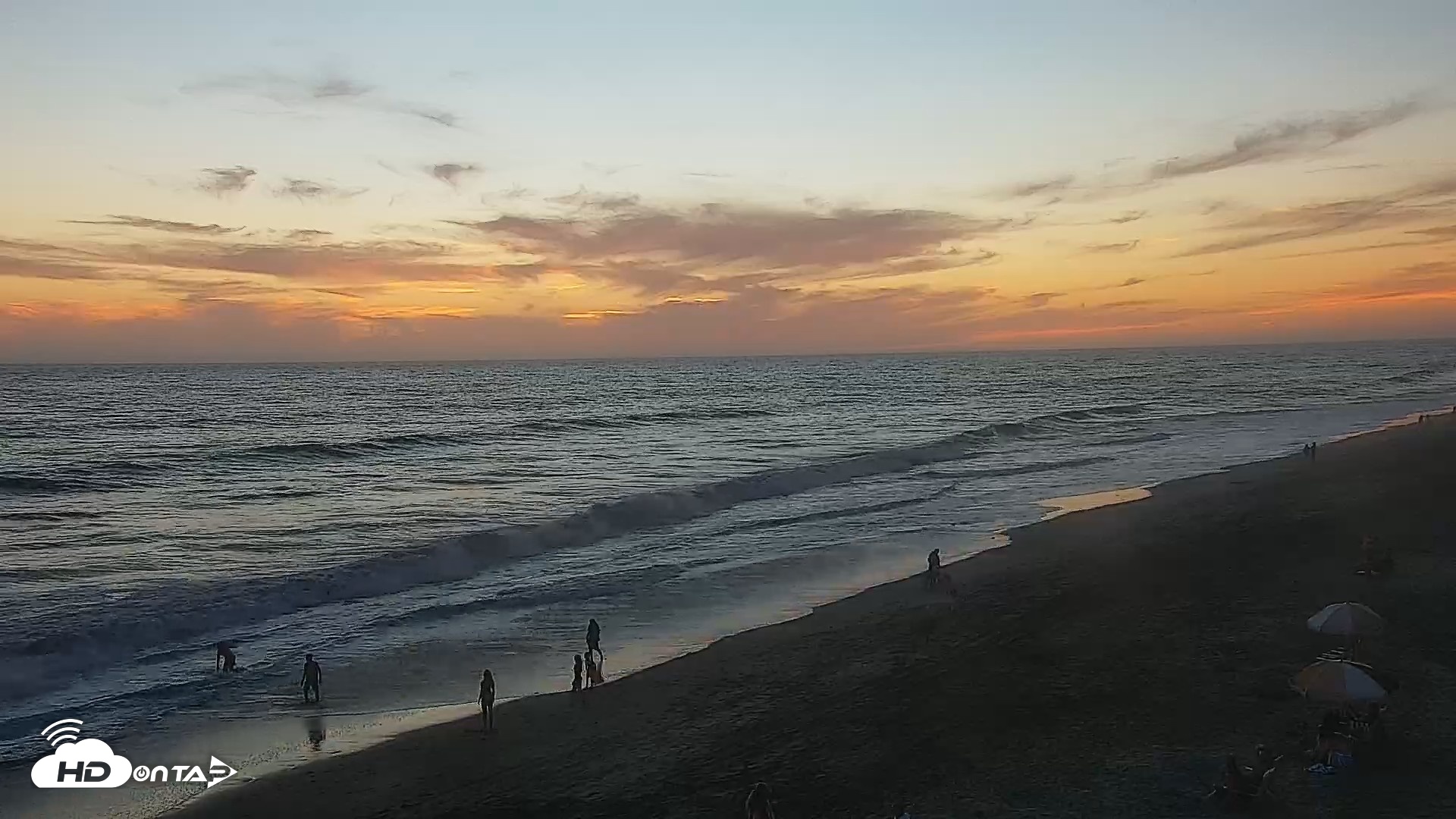 Snapshot of Carlsbad Beach Surf Live Webcam taken Aug 17, 2026, 7:41pm PDT