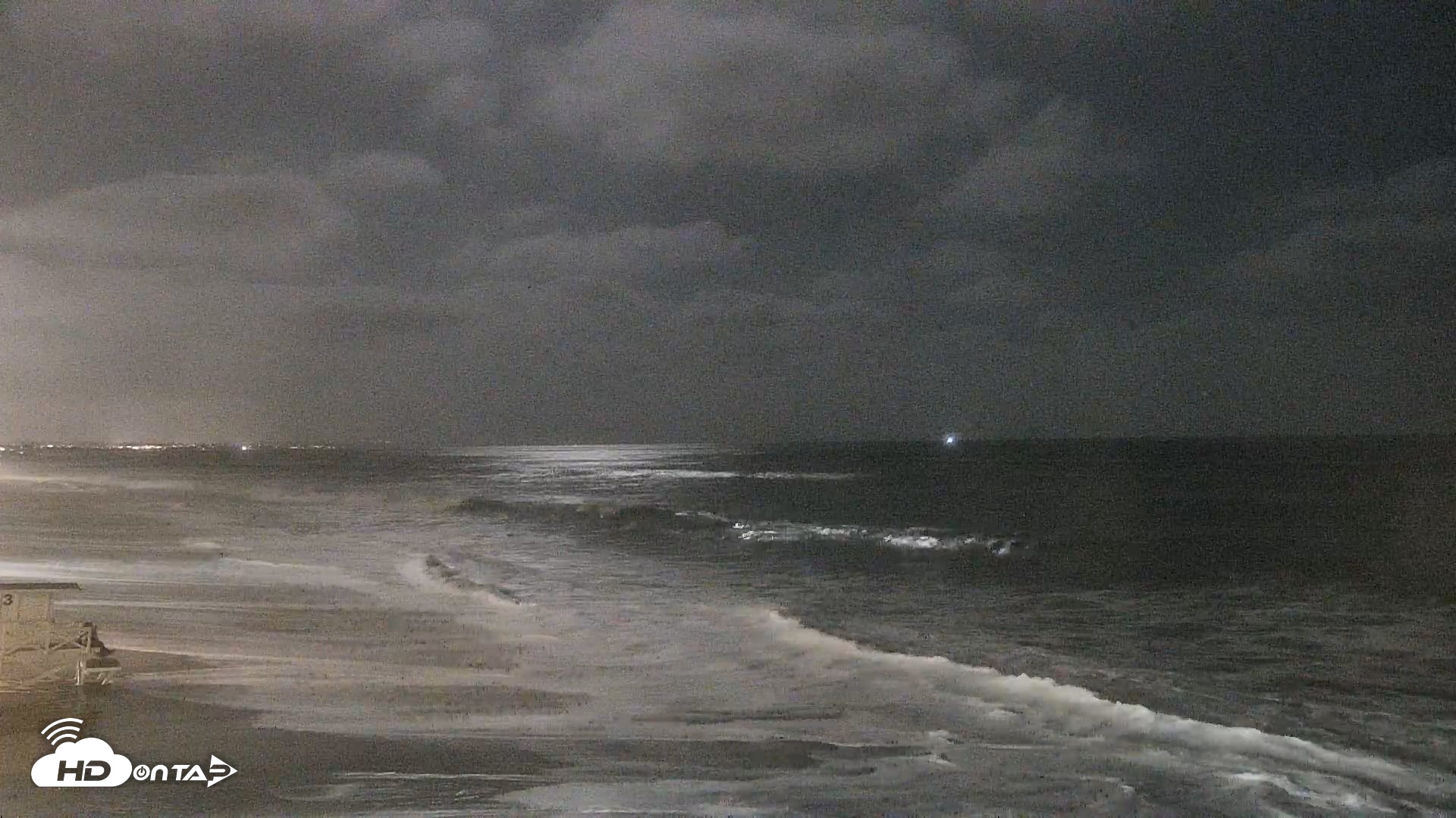 Snapshot of Carlsbad Beach Surf Live Webcam taken Jul 25, 2026, 9:24pm PDT