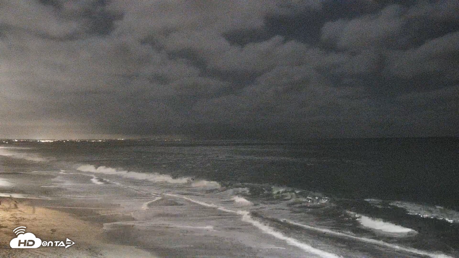 Snapshot of Carlsbad Beach Surf Live Webcam taken Sep 22, 2026, 9:44pm PDT