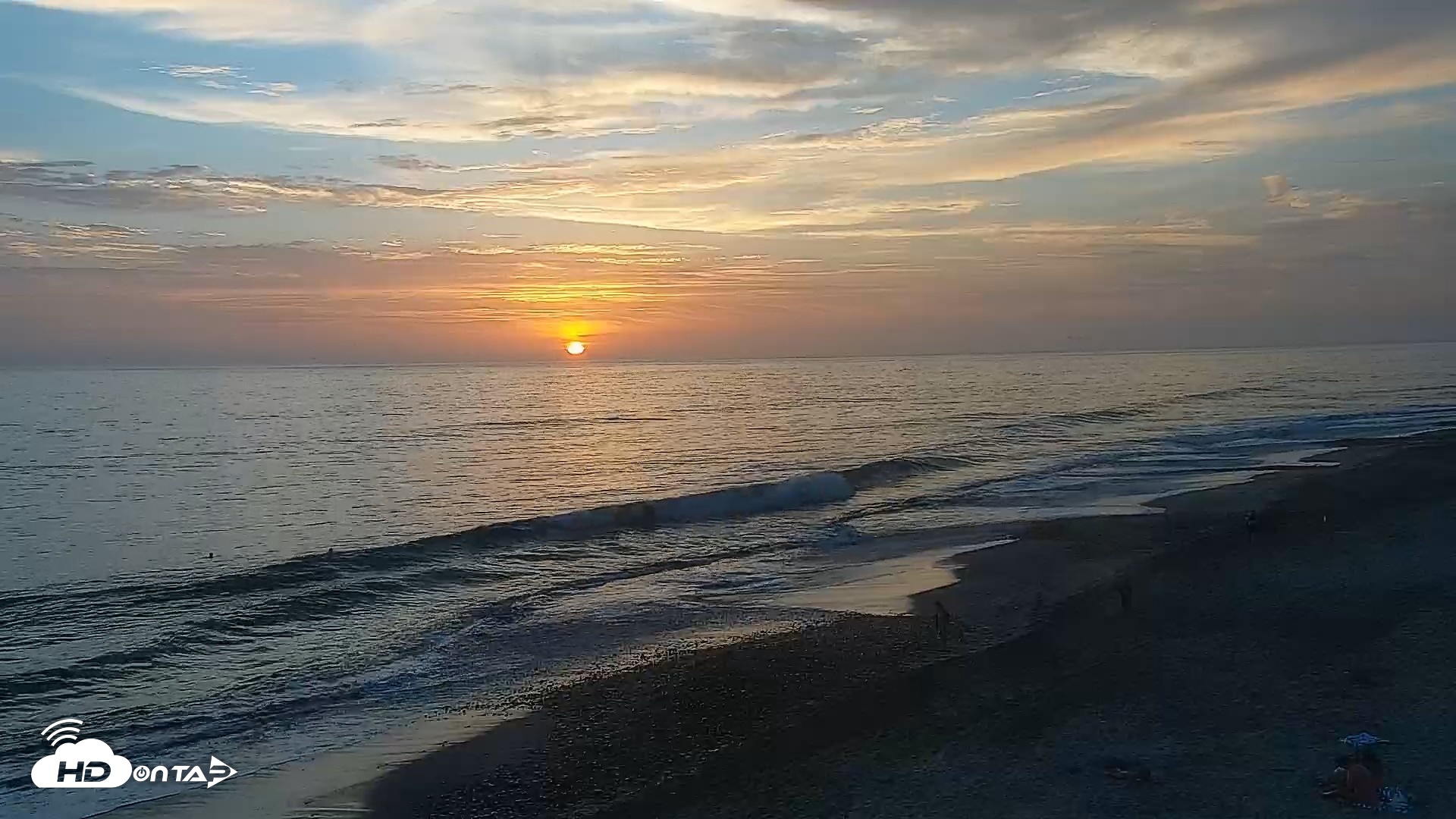 Snapshot of Carlsbad Beach Surf Live Webcam taken Aug 20, 2026, 7:26pm PDT