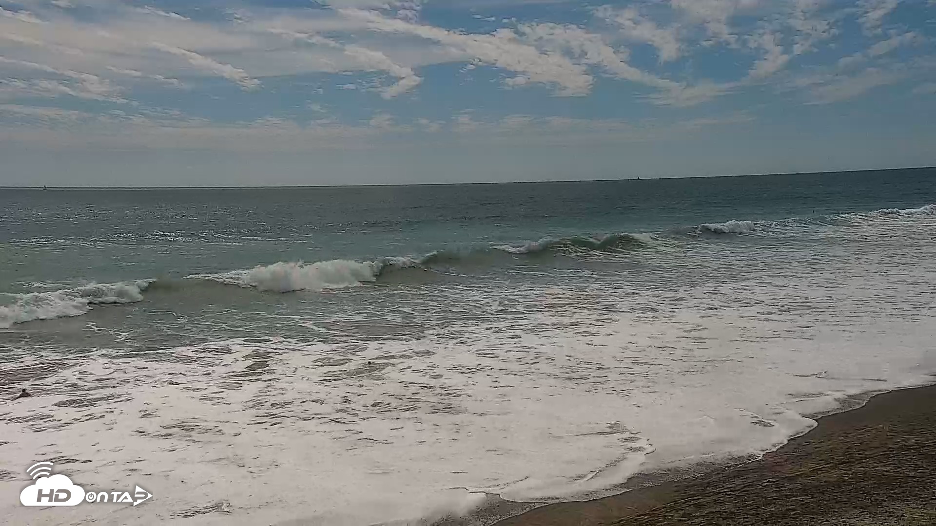 Snapshot of Carlsbad Beach Surf Live Webcam taken Aug 15, 2026, 2:59pm PDT