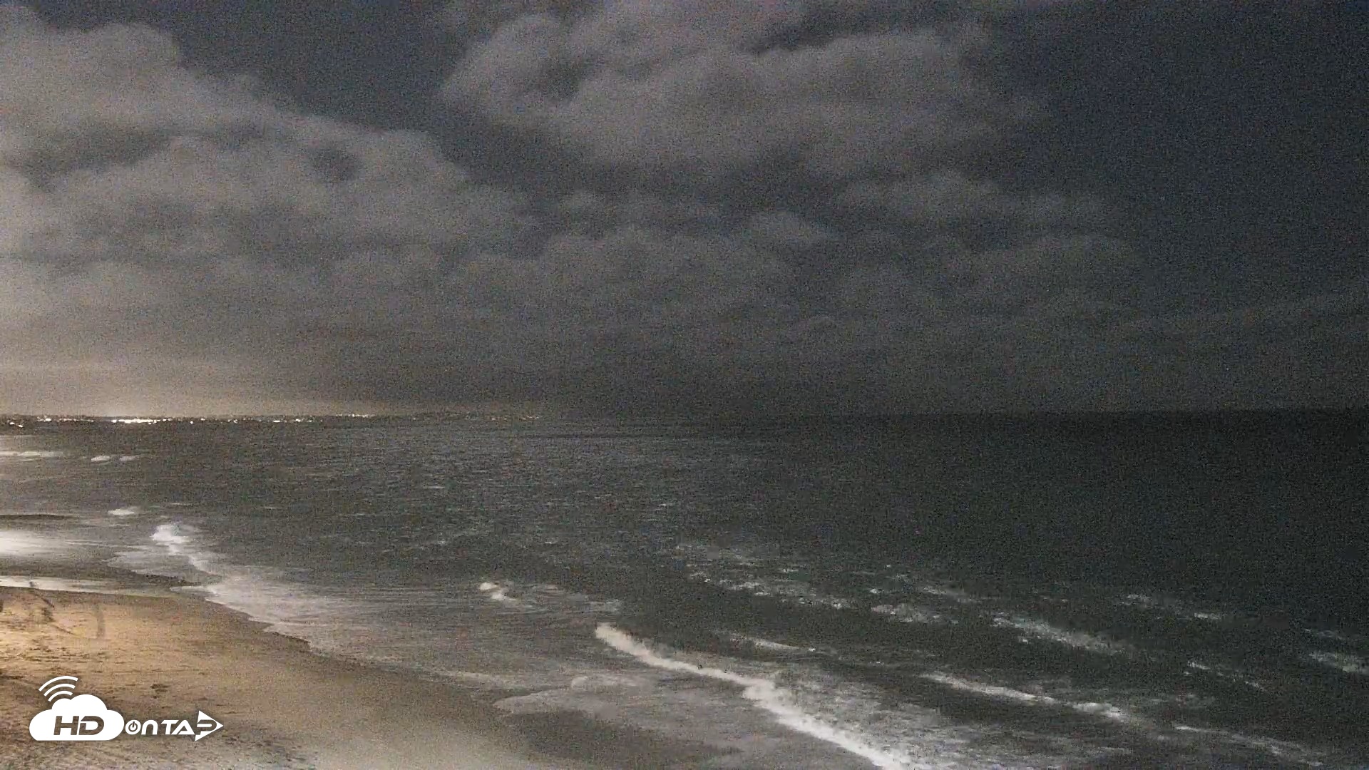 Snapshot of Carlsbad Beach Surf Live Webcam taken Sep 22, 2026, 9:30pm PDT