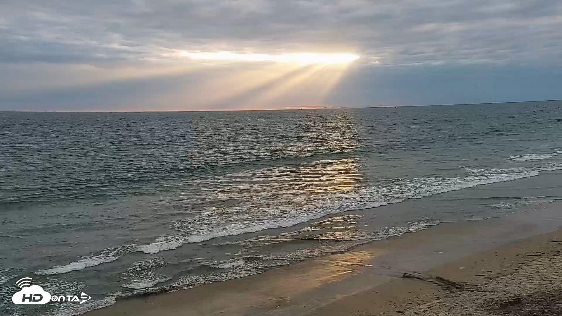 Snapshot of Carlsbad Beach Surf Live Webcam taken May 3, 2026, 6:59pm PDT