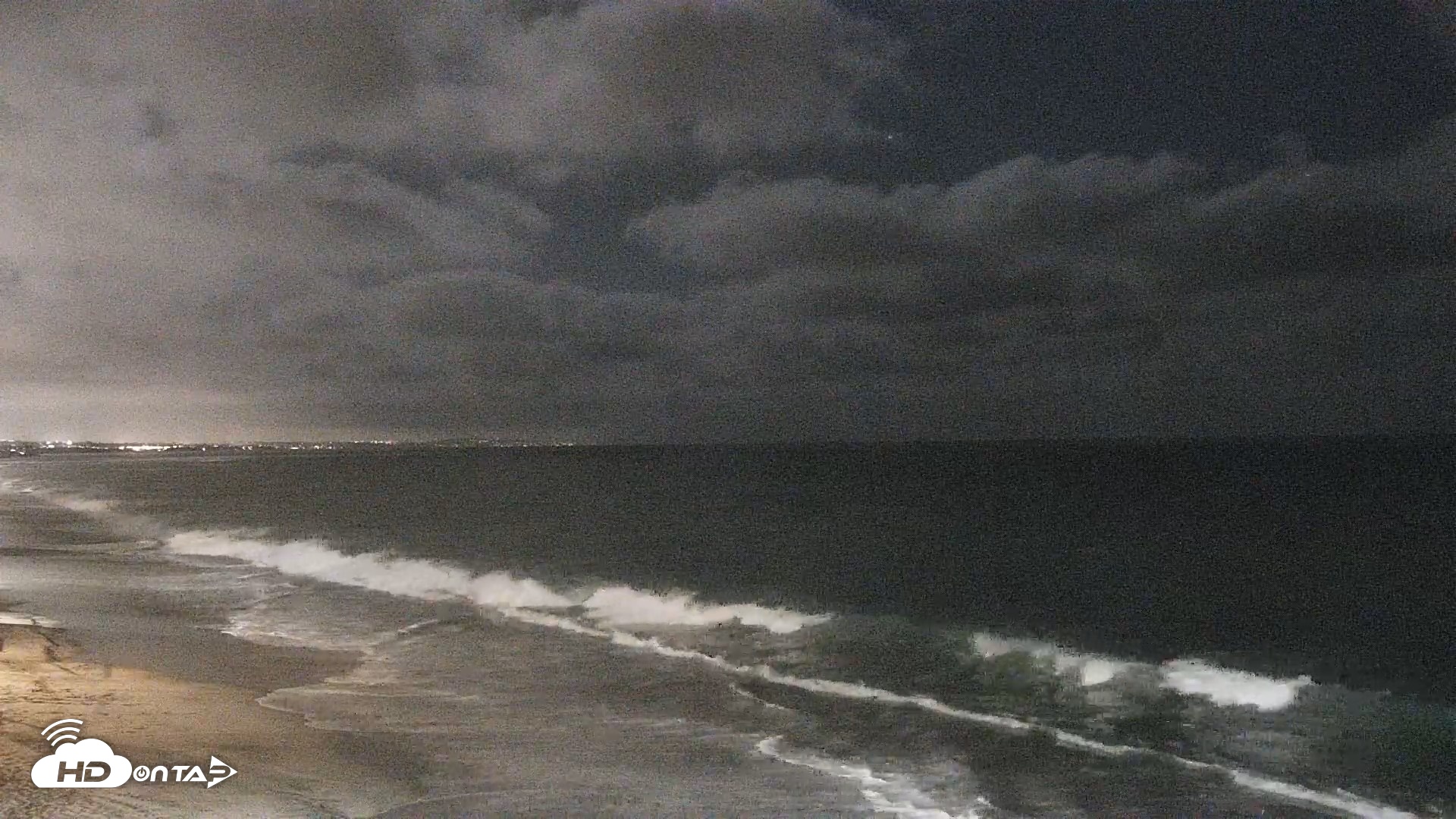Snapshot of Carlsbad Beach Surf Live Webcam taken Sep 22, 2026, 8:34pm PDT