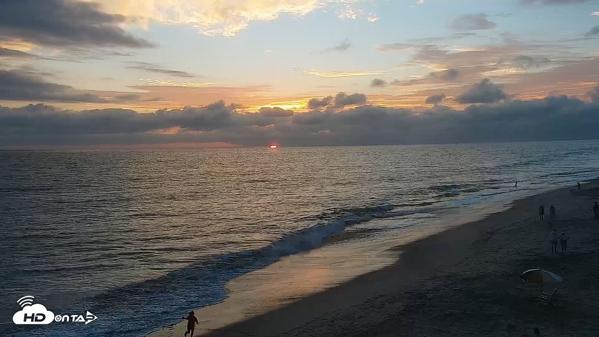 Snapshot of Carlsbad Beach Surf Live Webcam taken Aug 12, 2026, 7:37pm PDT
