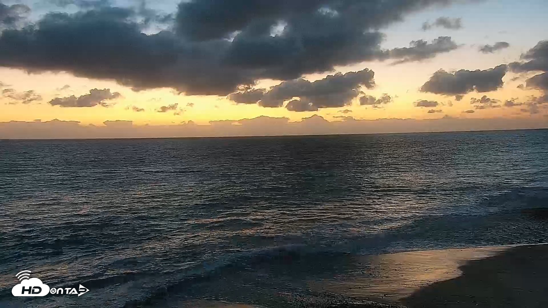 Snapshot of Carlsbad Beach Surf Live Webcam taken Sep 21, 2026, 7:13pm PDT