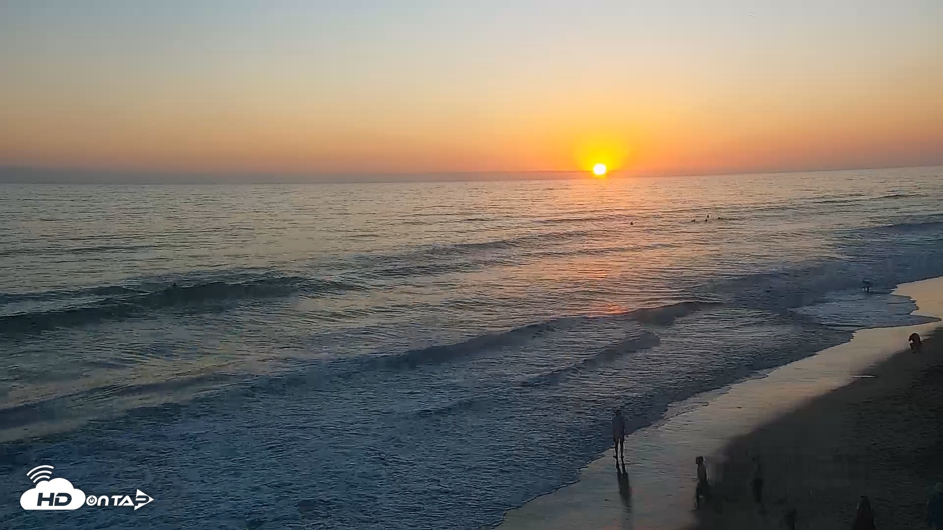 Snapshot of Carlsbad Beach Surf Live Webcam taken Jul 10, 2025, 7:58pm PDT
