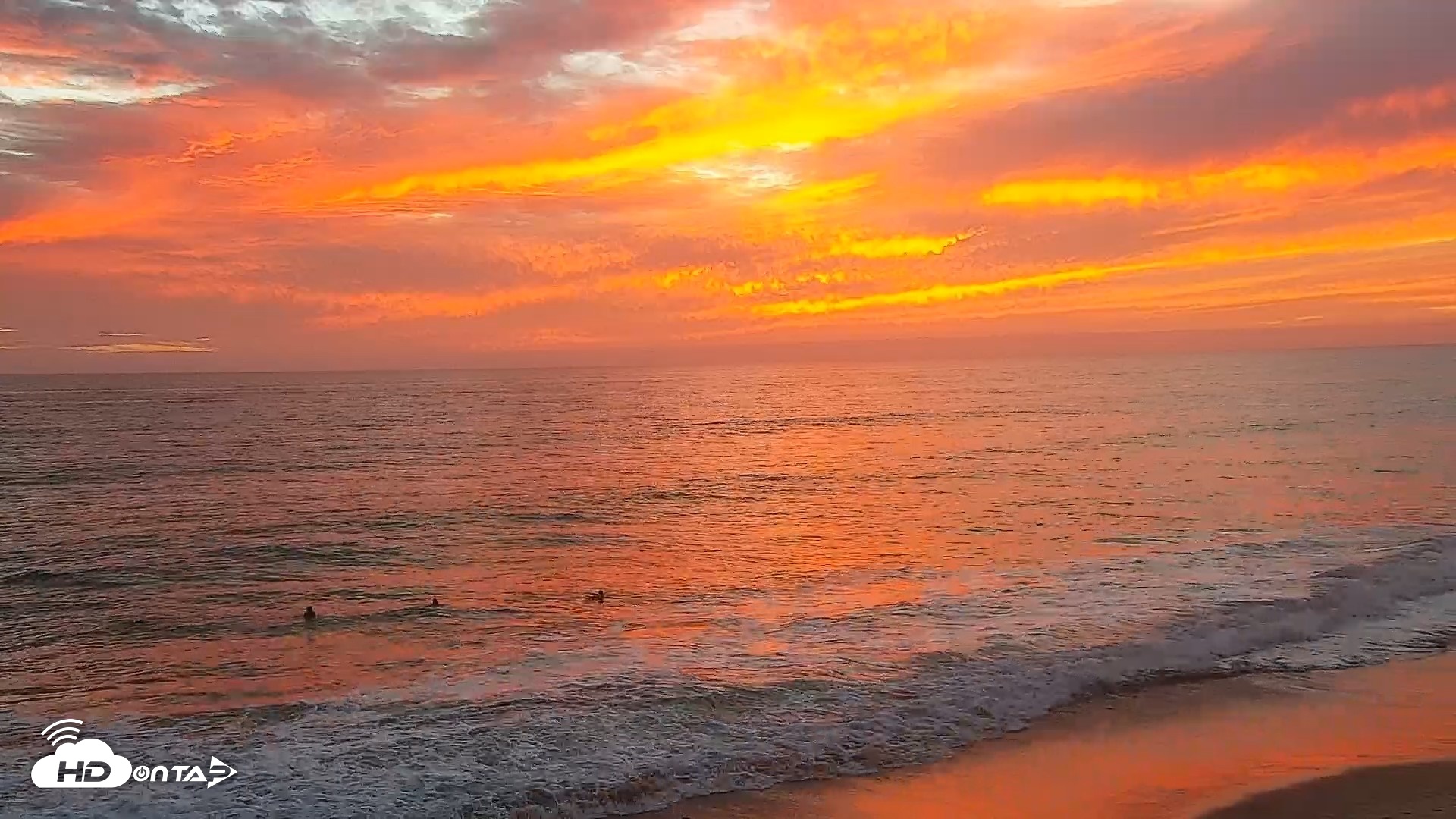 Snapshot of Carlsbad Beach Surf Live Webcam taken Sep 26, 2026, 6:53pm PDT