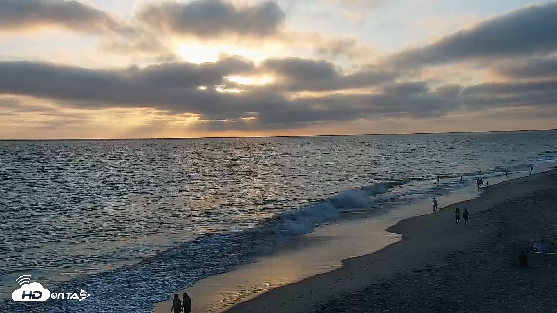 Snapshot of Carlsbad Beach Surf Live Webcam taken Aug 11, 2026, 7:09pm PDT
